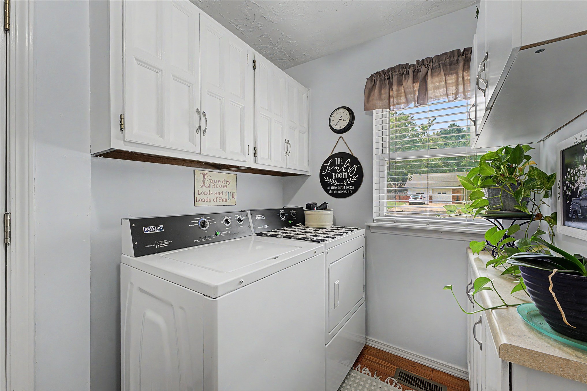 701 W South Park Boulevard Property Photo 14