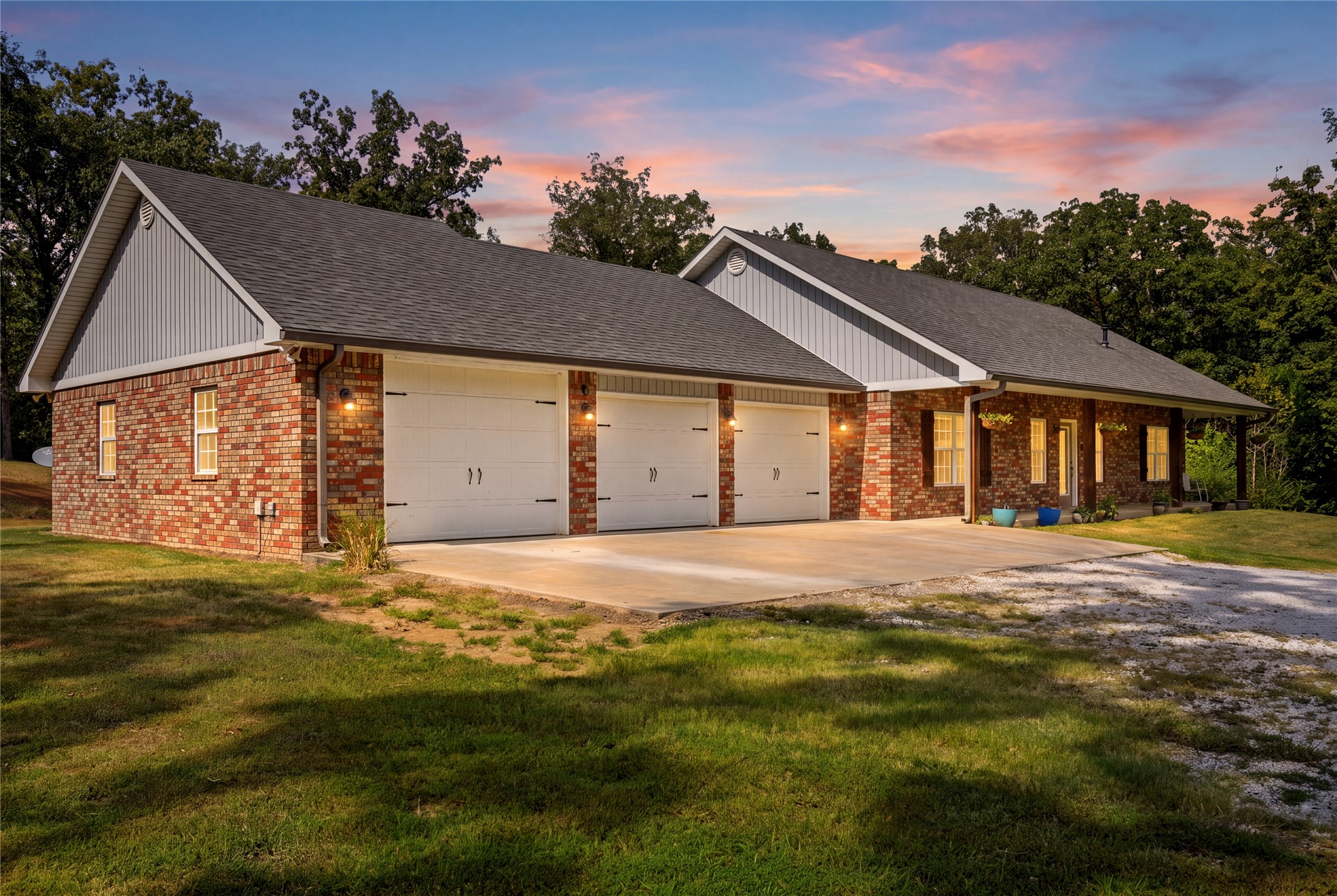 452833 E 1030 Road Property Photo 2