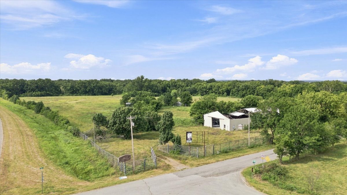 69 W 360 Road Property Photo 2