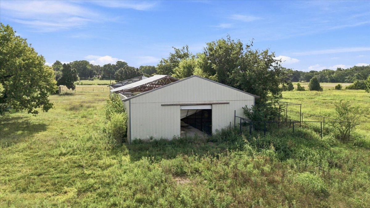 69 W 360 Road Property Photo 4