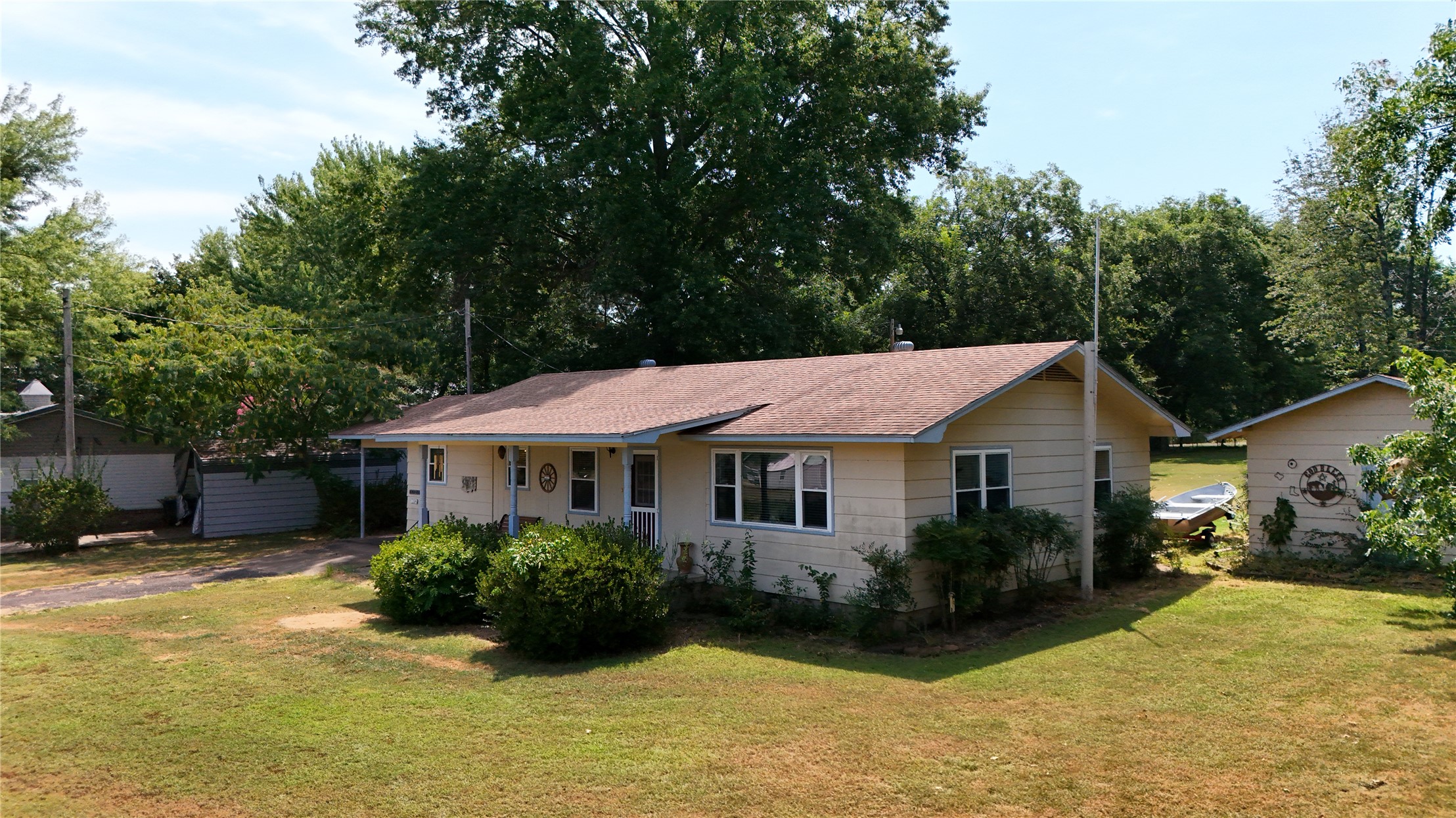 414410 E 1074 Road Property Photo 3