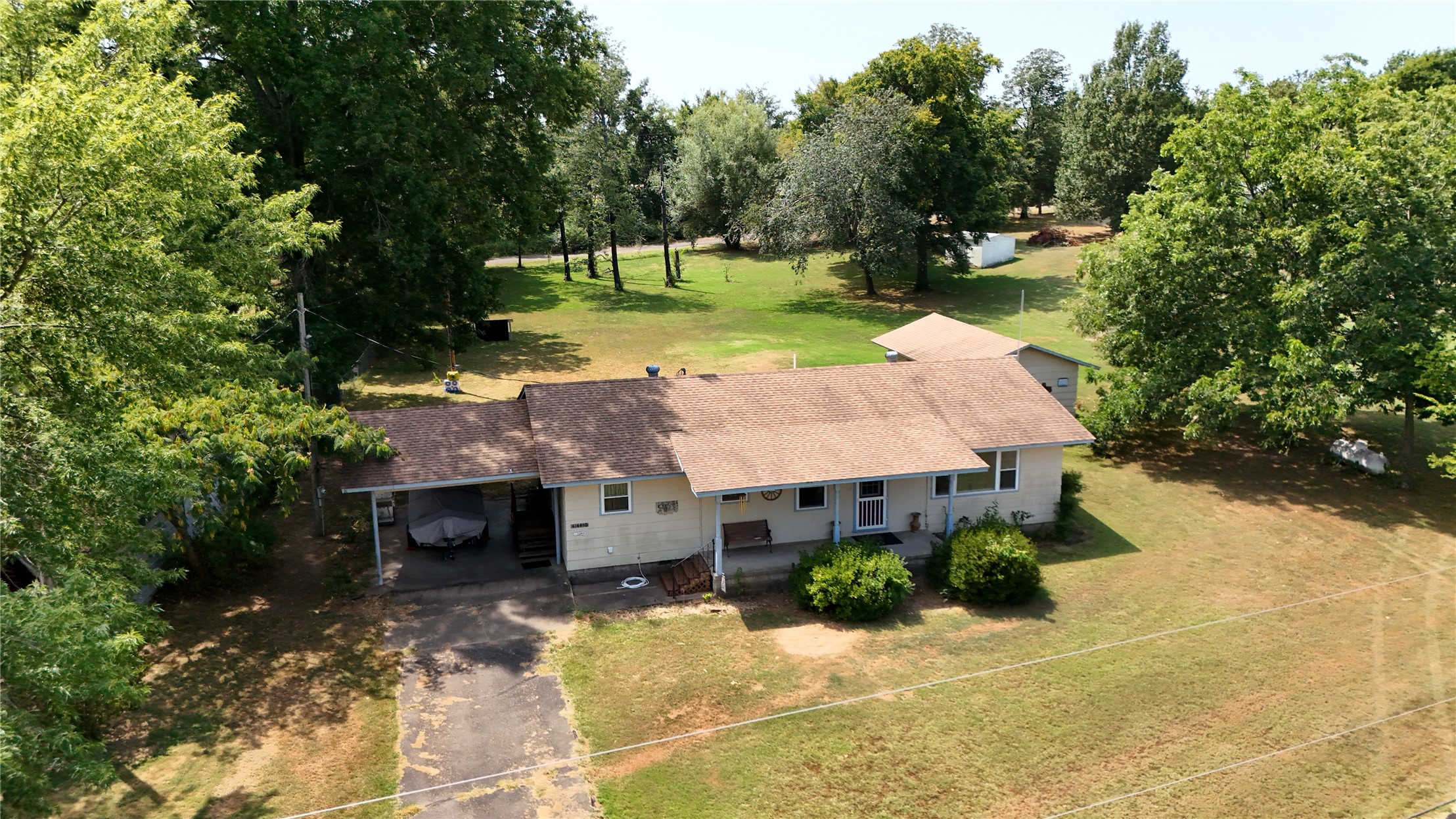414410 E 1074 Road Property Photo 4