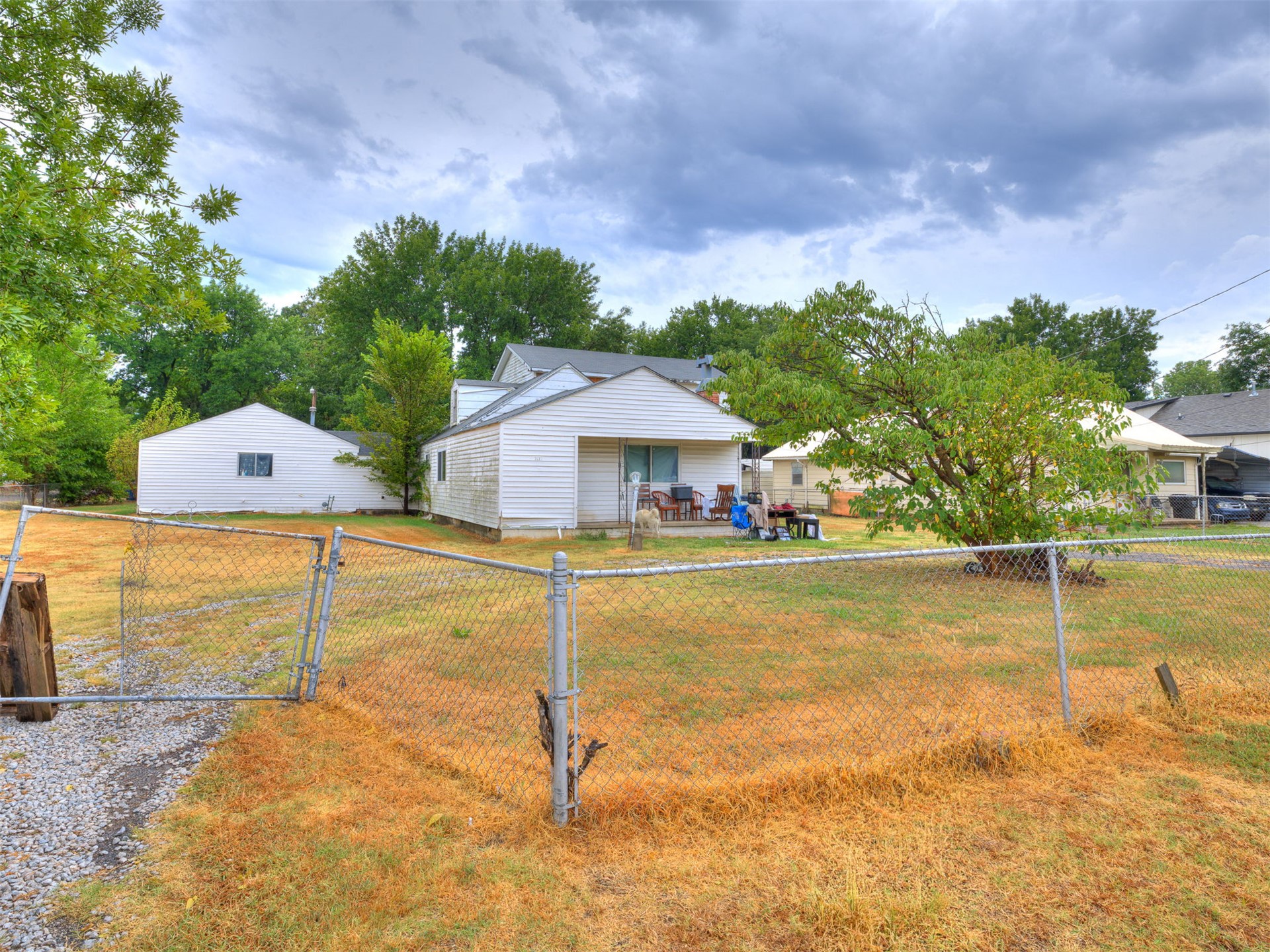 7415 N Trenton Avenue Property Photo 4