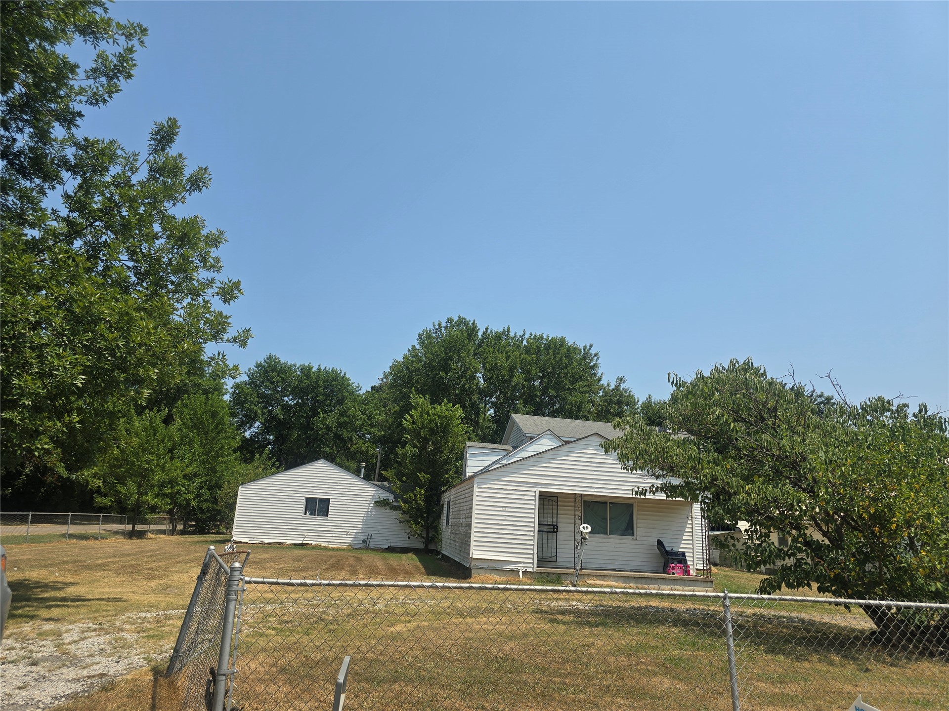 7415 N Trenton Avenue Property Photo 11