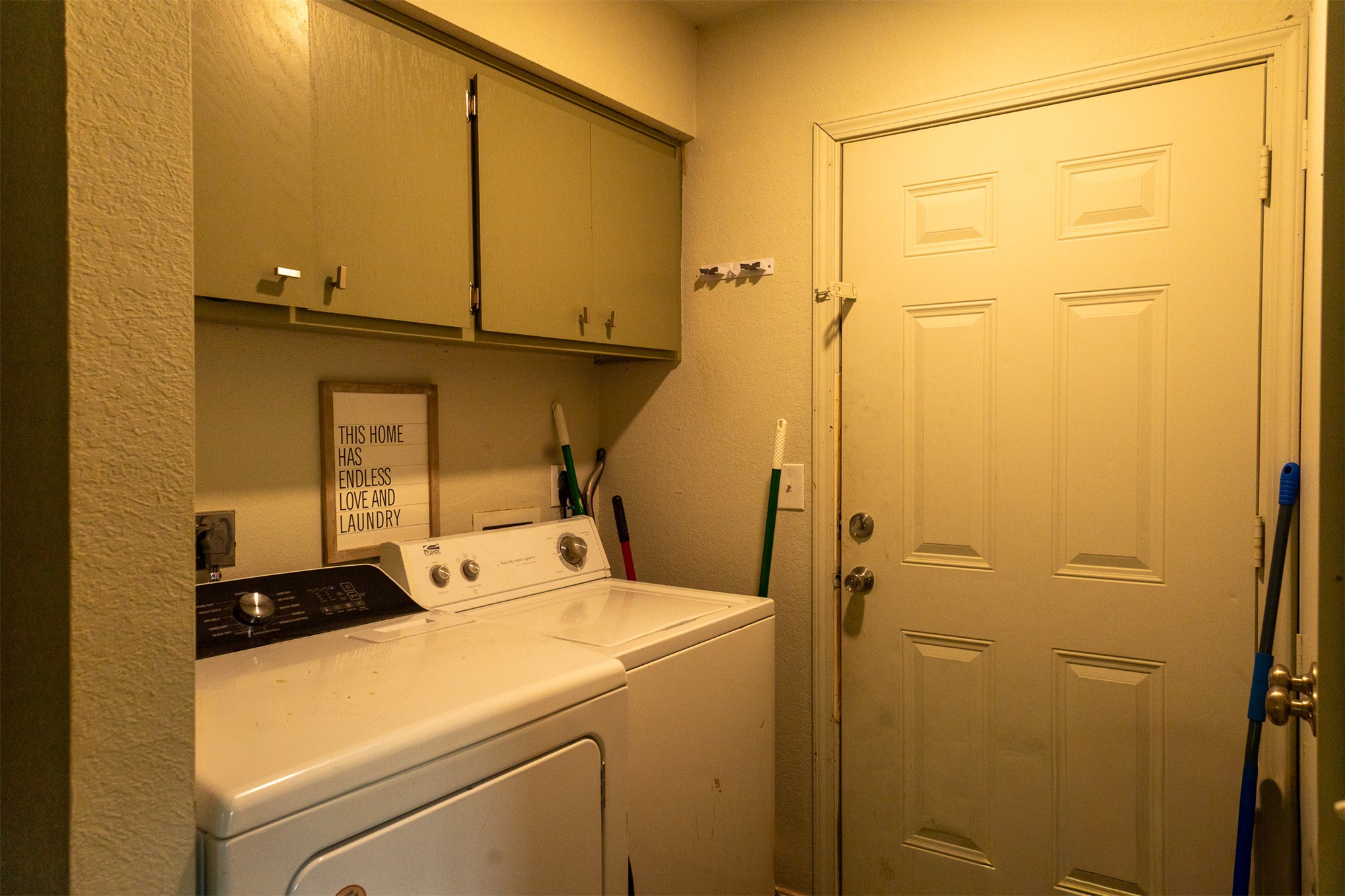 706 Violet Street Property Photo 8