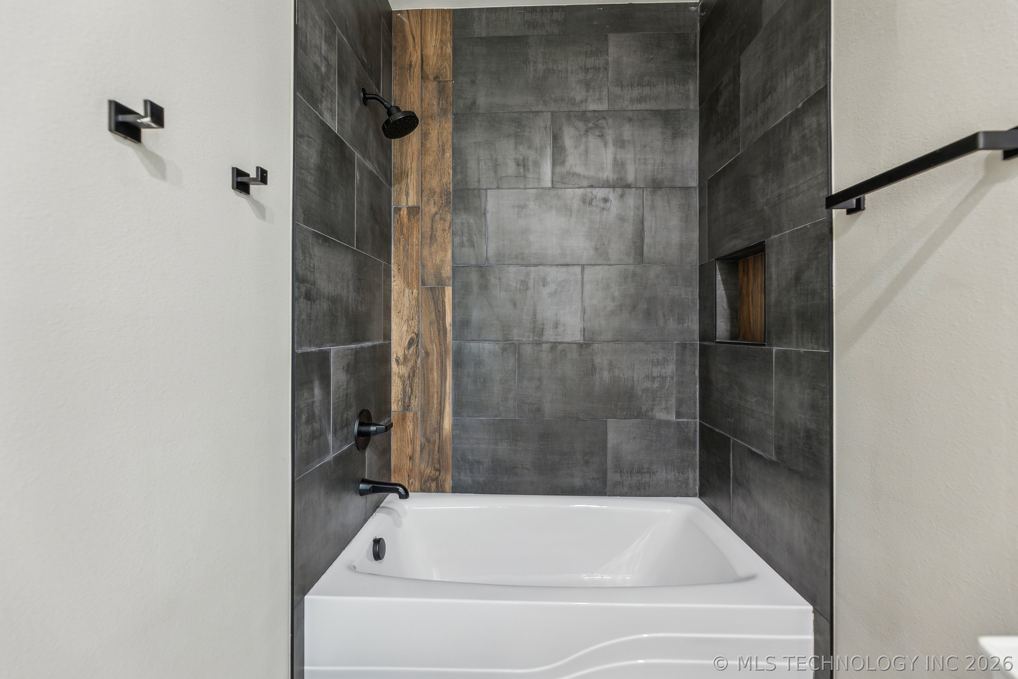 421 W Ft Worth Street Property Photo 27