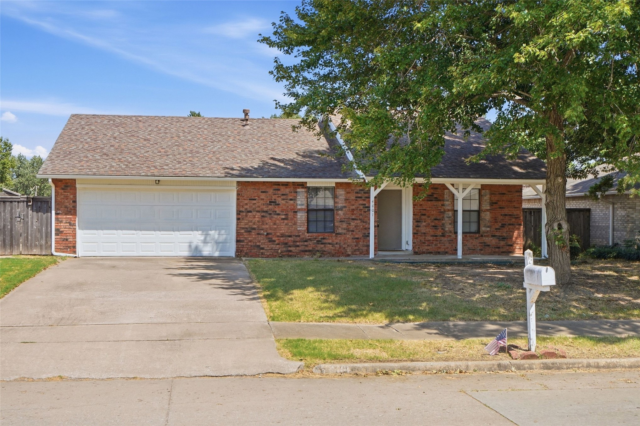 4401 S Maple Avenue Property Photo 4