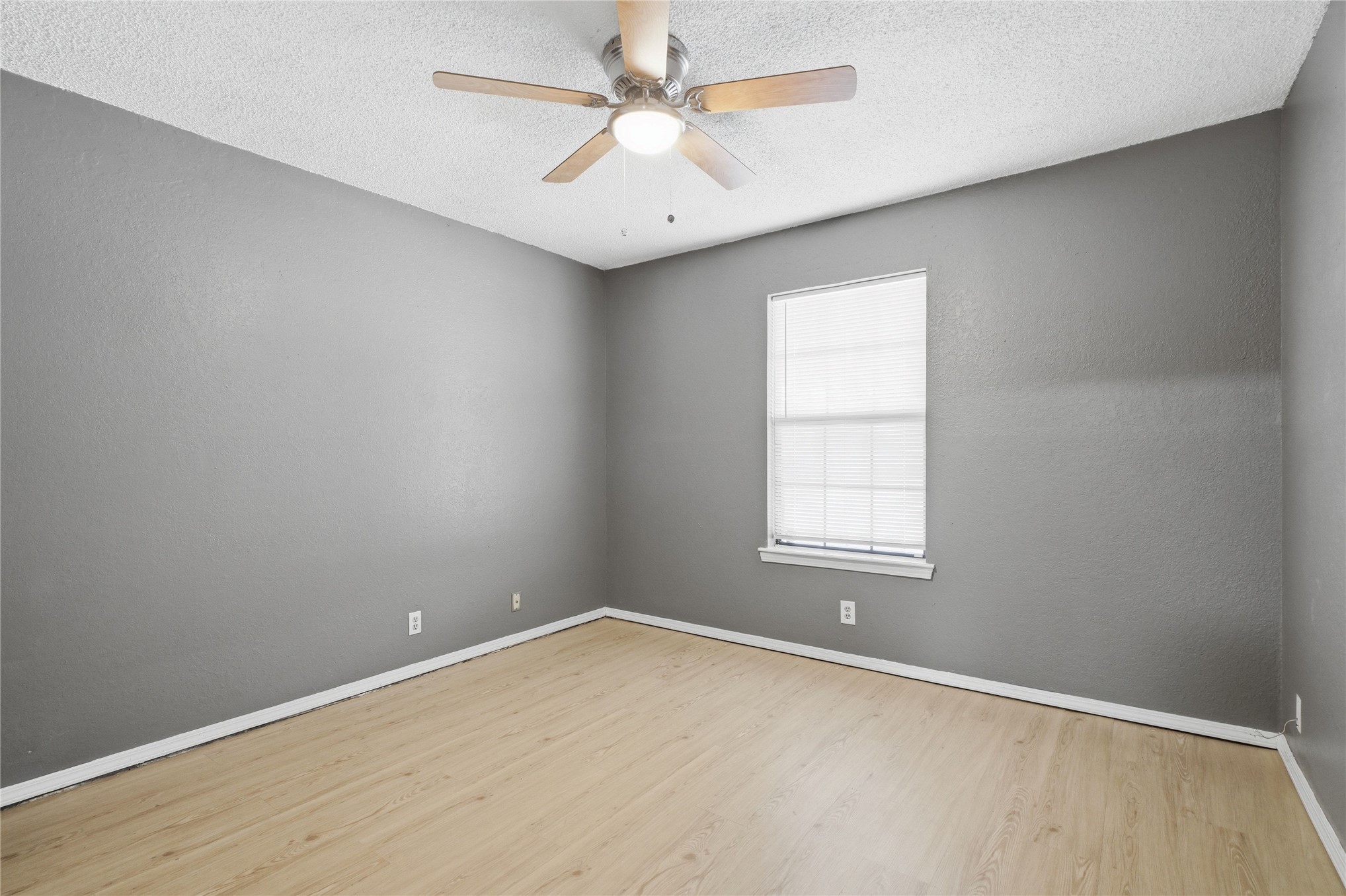 4401 S Maple Avenue Property Photo 23