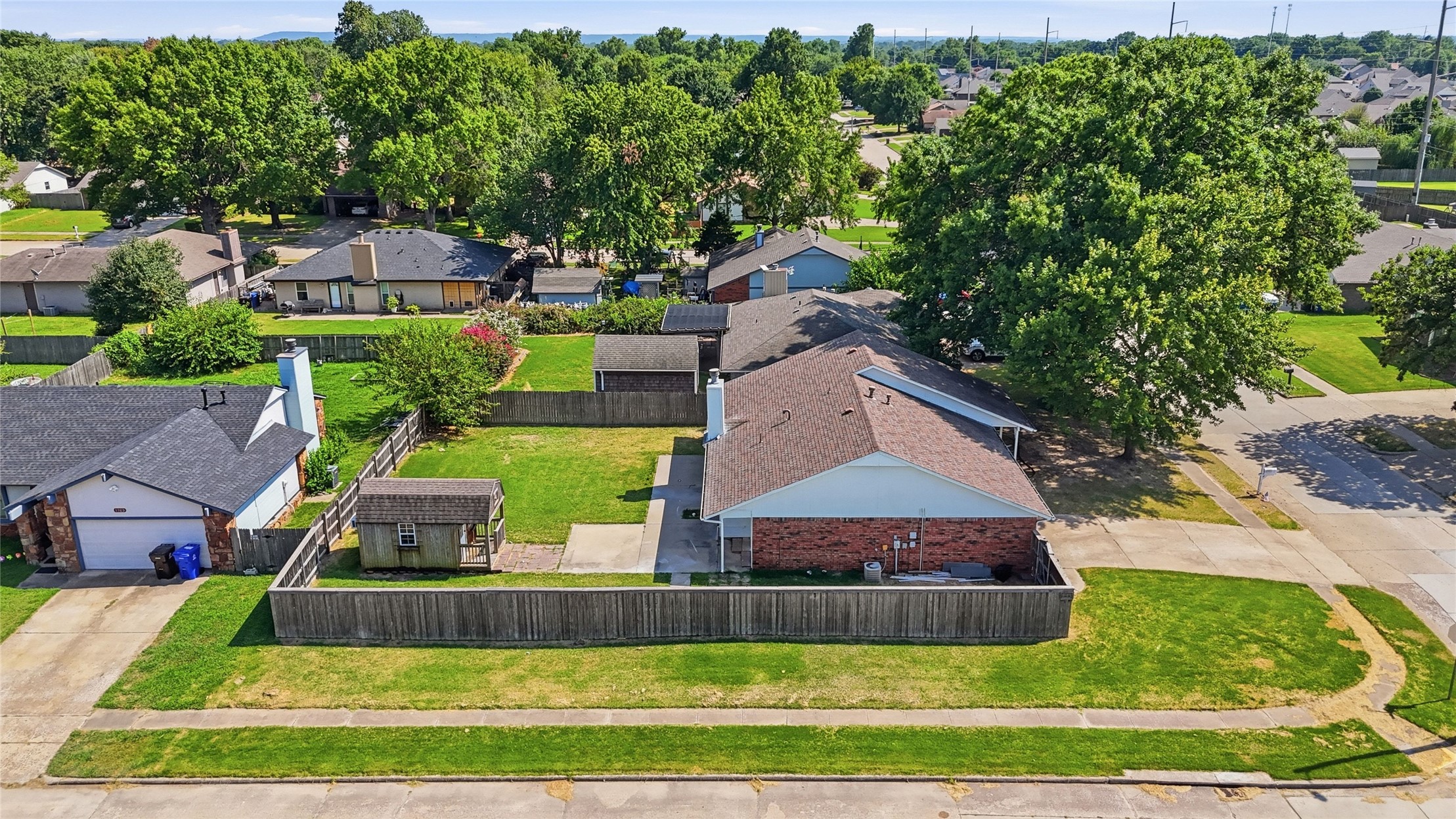 4401 S Maple Avenue Property Photo 34
