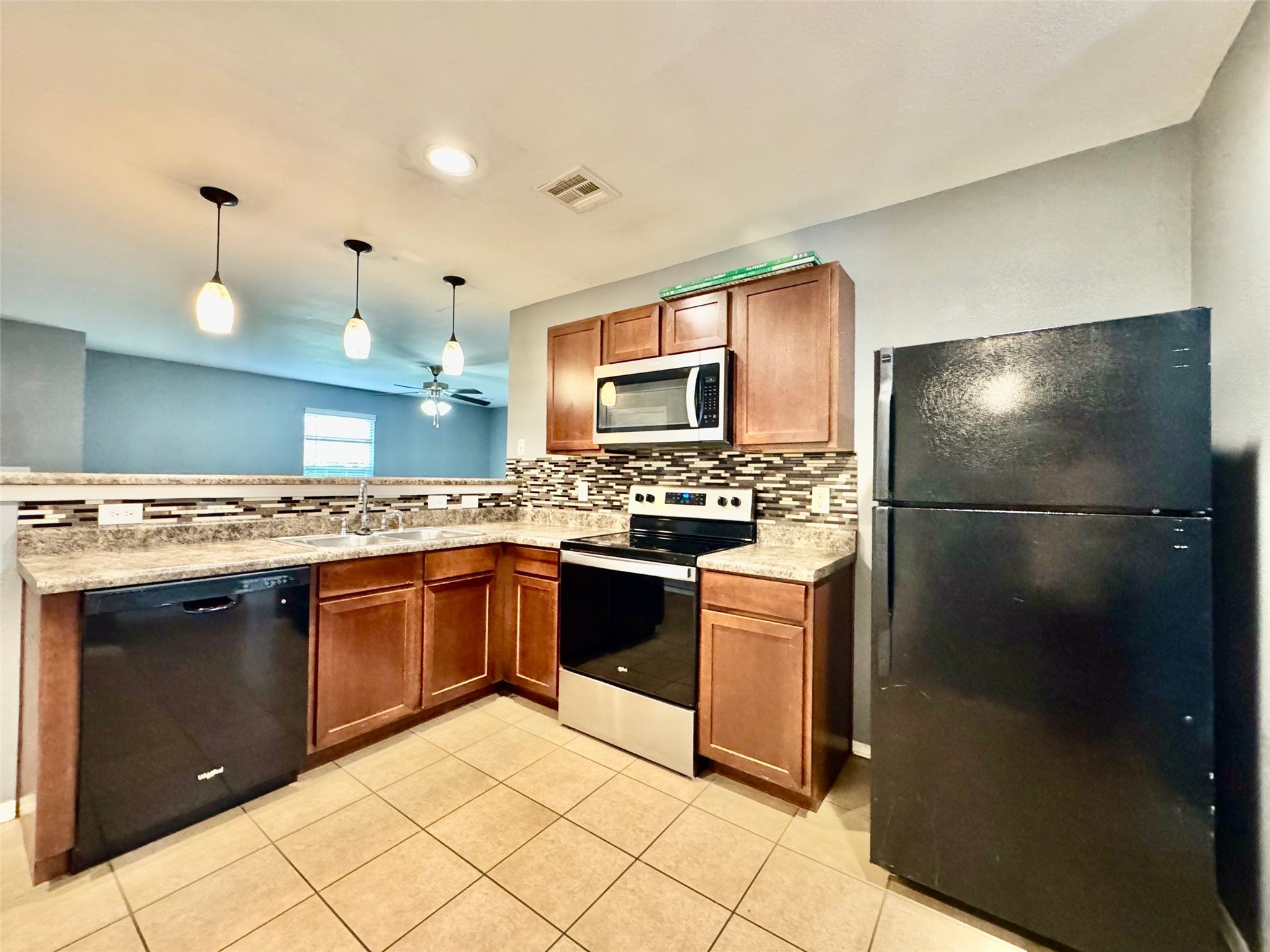 3401 E Irvington Place Property Photo 10