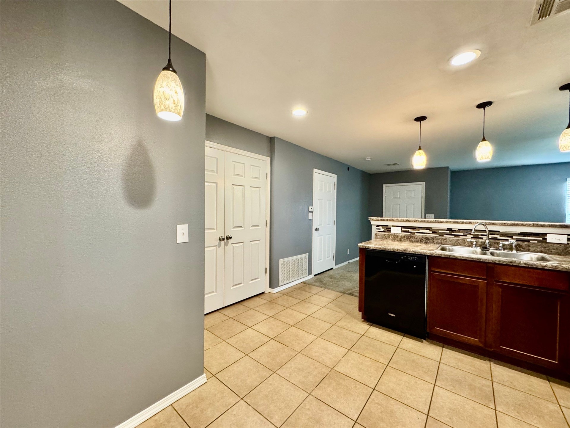 3401 E Irvington Place Property Photo 11