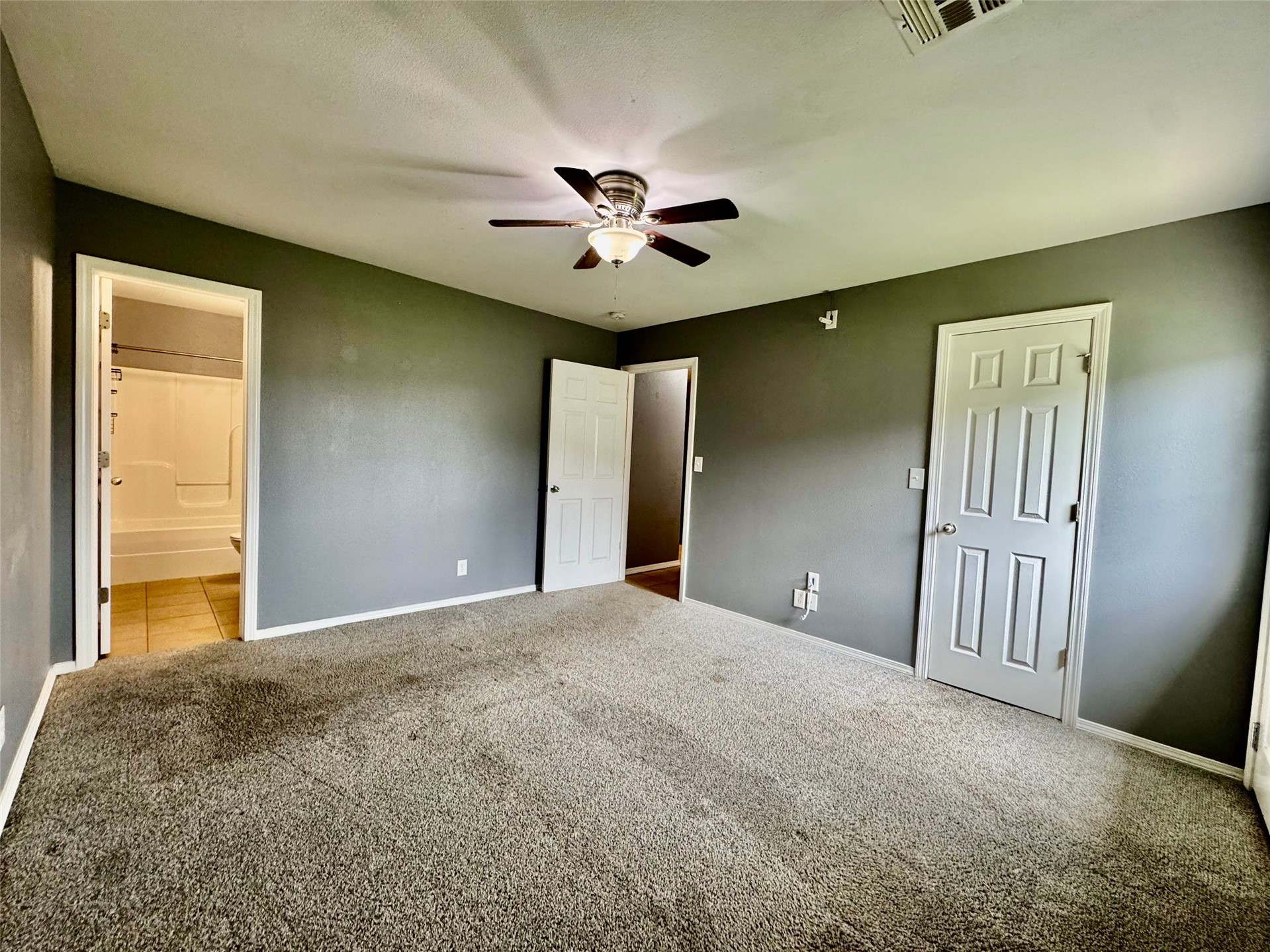 3401 E Irvington Place Property Photo 17