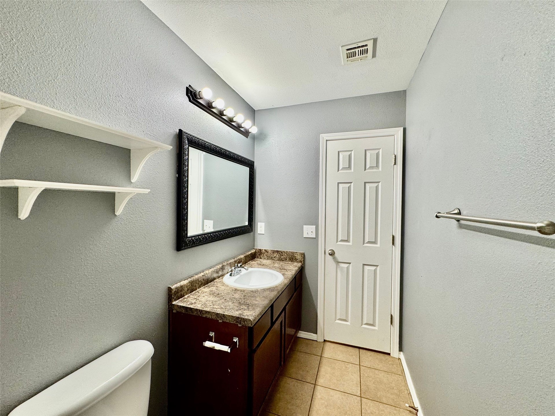 3401 E Irvington Place Property Photo 20