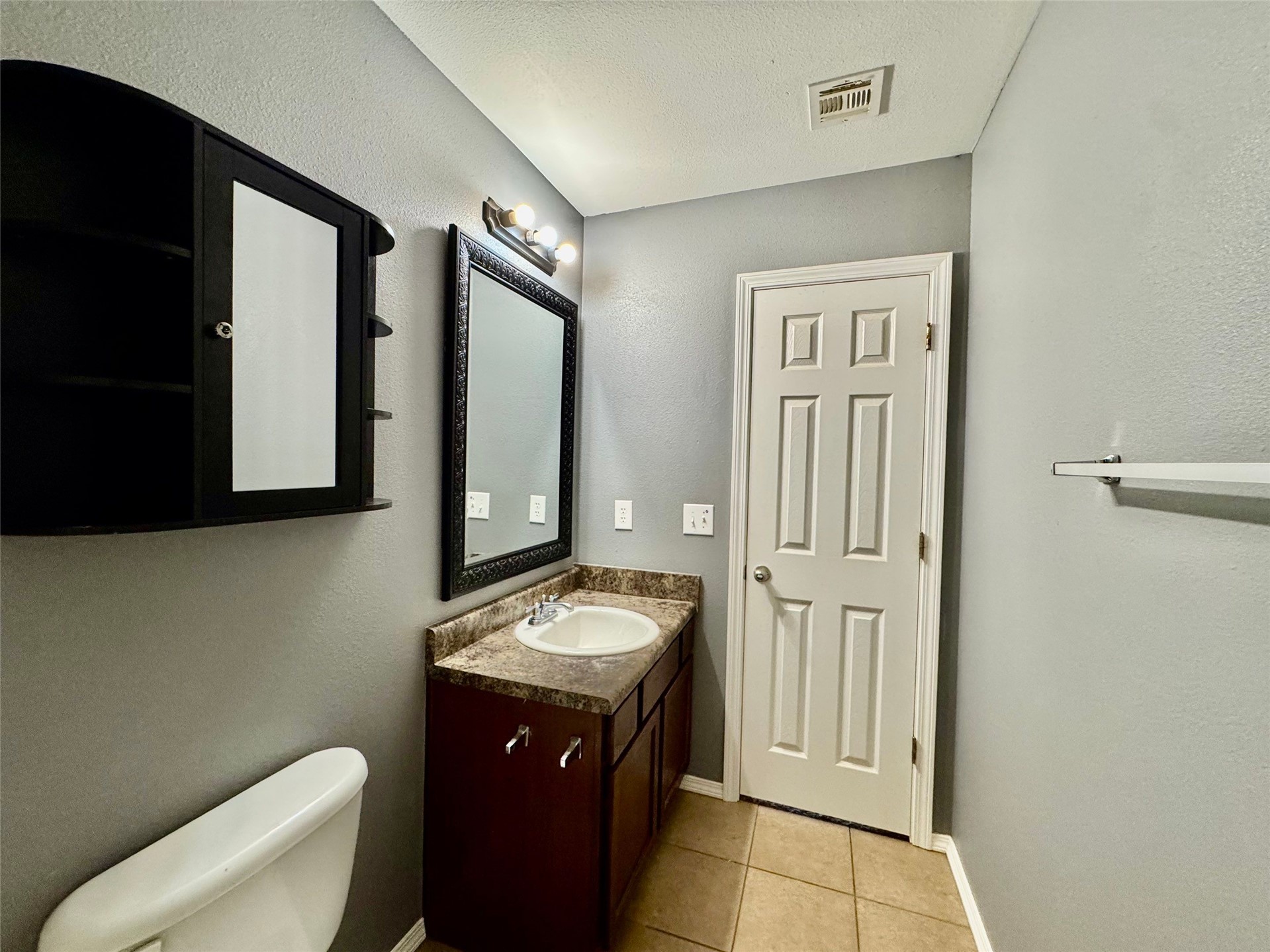3401 E Irvington Place Property Photo 25