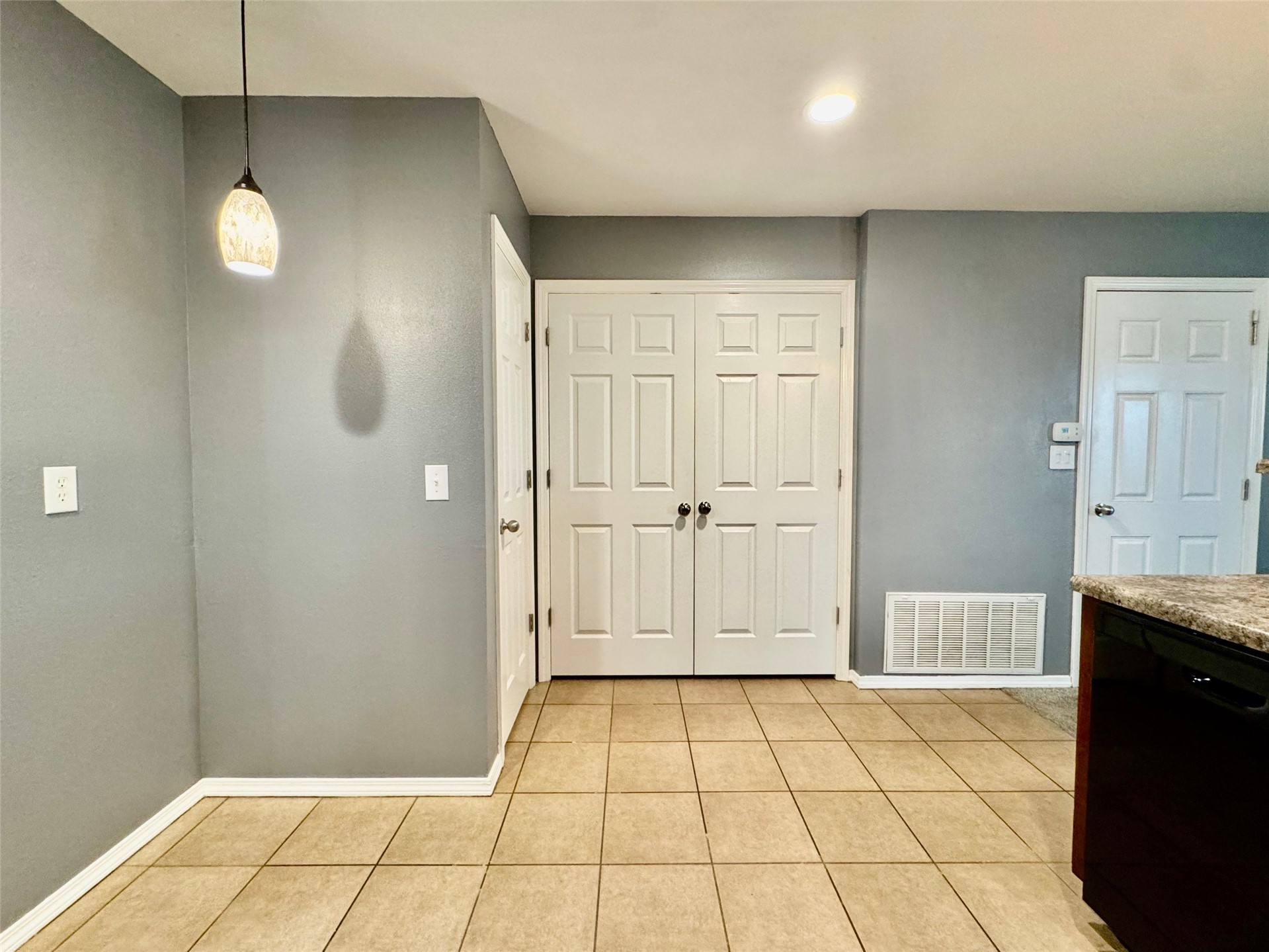 3401 E Irvington Place Property Photo 27