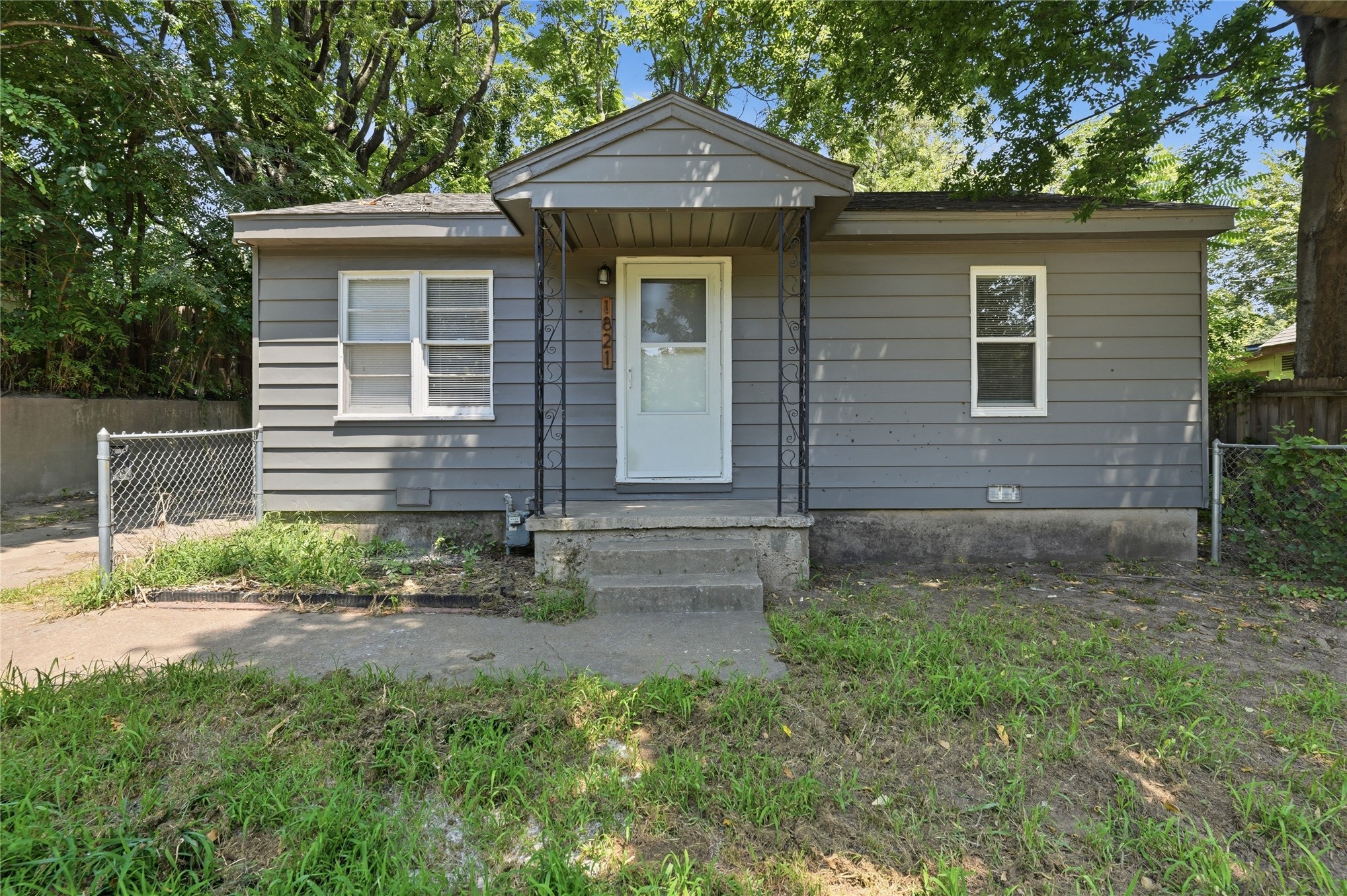 1821 W Archer Street Property Photo 1