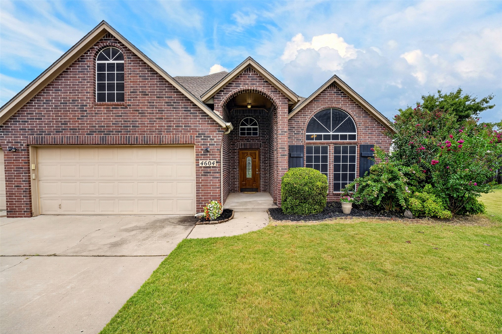 4604 N Narcissus Avenue Property Photo 1