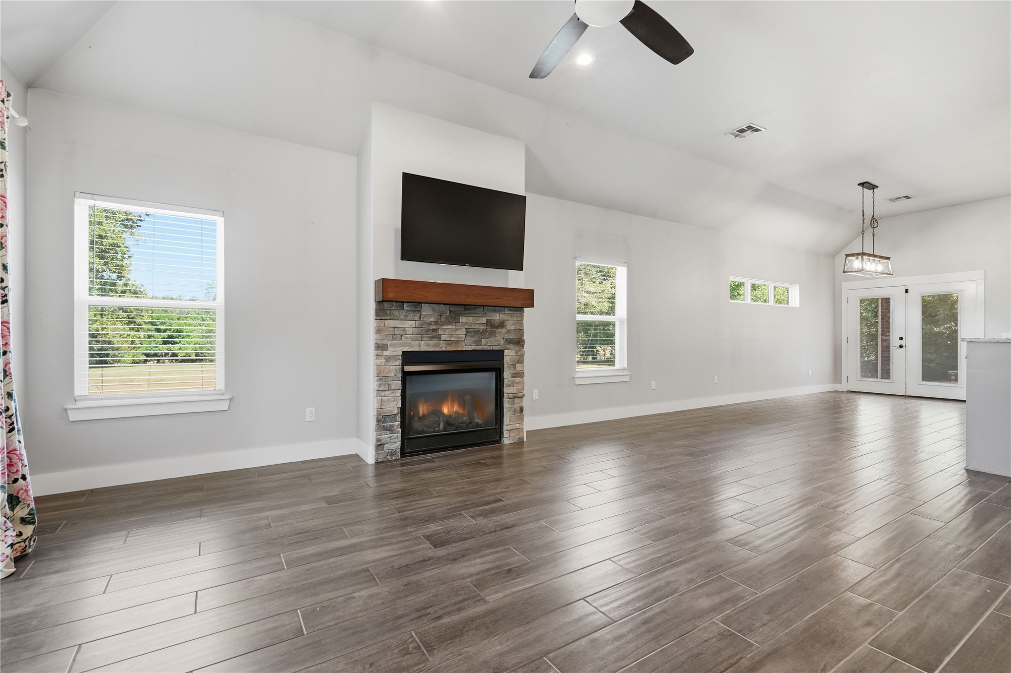 101 Woodview Lane Property Photo 3