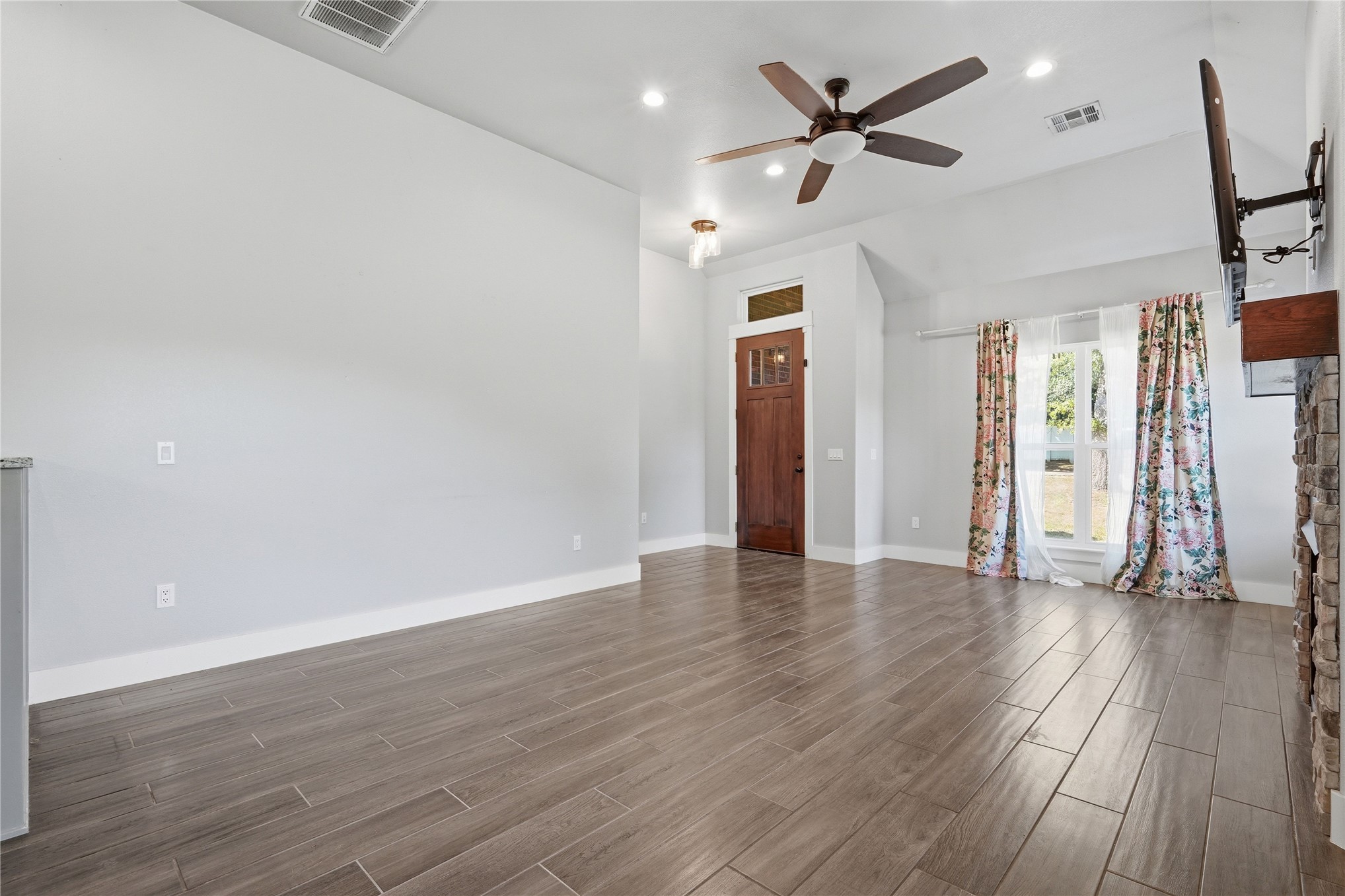 101 Woodview Lane Property Photo 8
