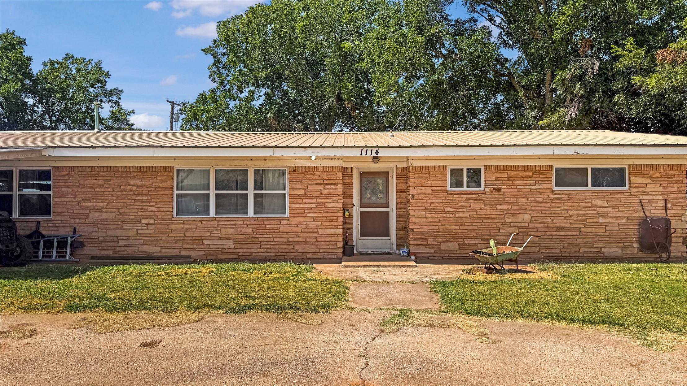 1114 W 1st