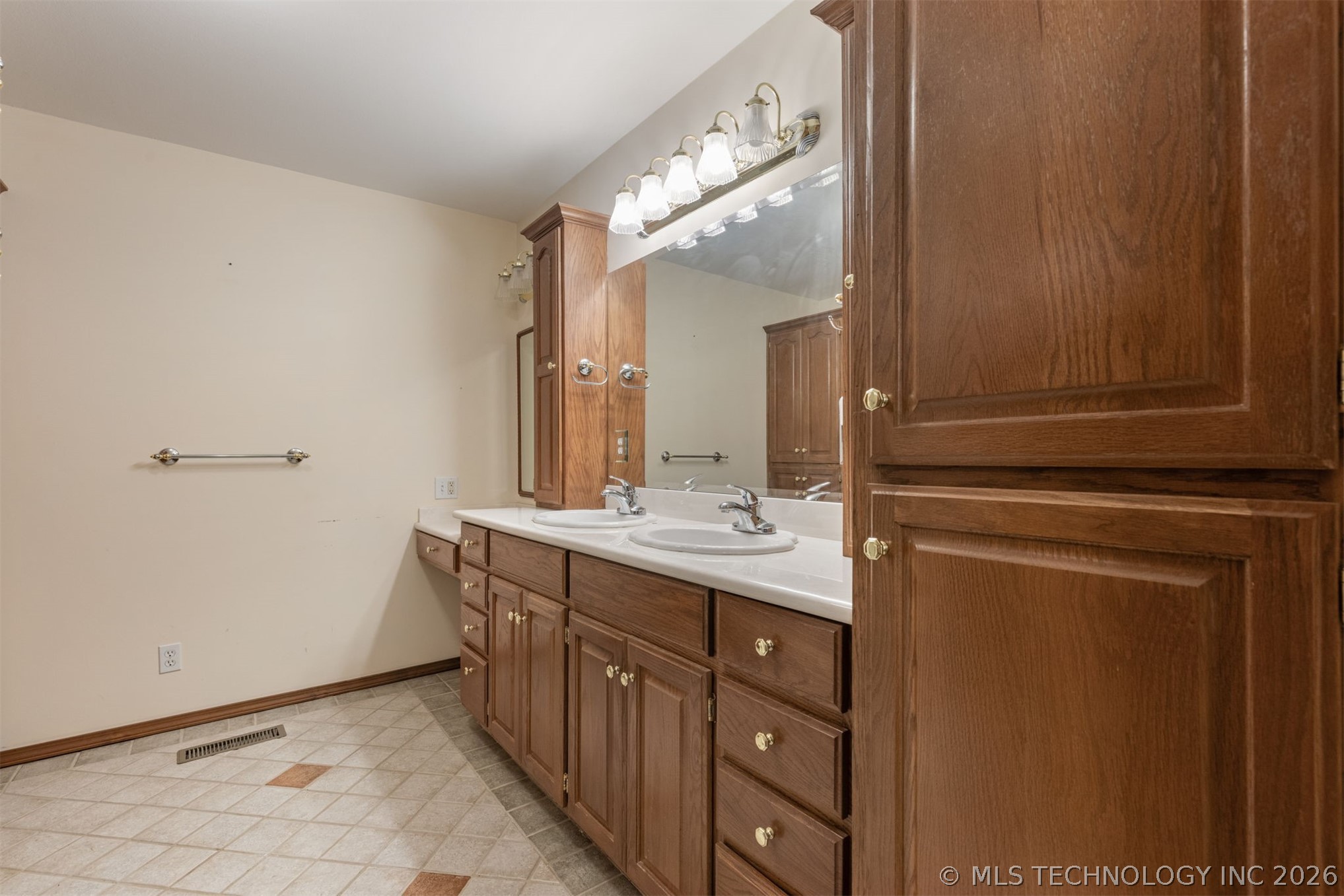 12811 E 133rd Street S Property Photo 28