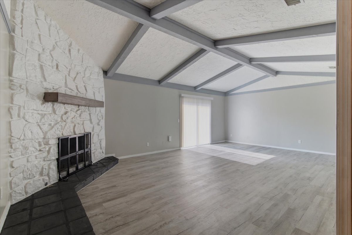 9319 S Highland Drive Property Photo 4