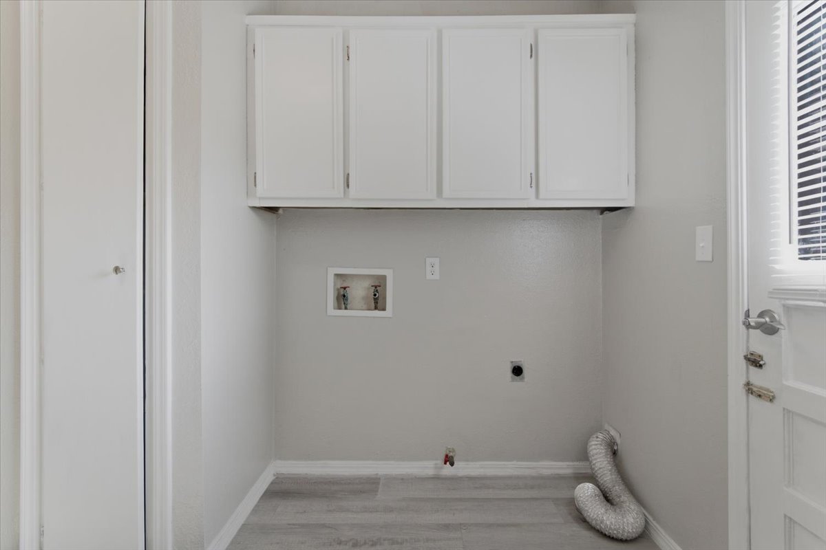 9319 S Highland Drive Property Photo 13