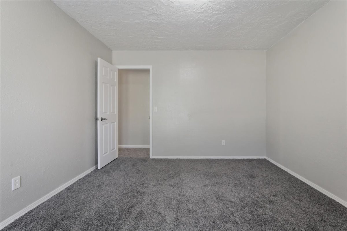 9319 S Highland Drive Property Photo 25