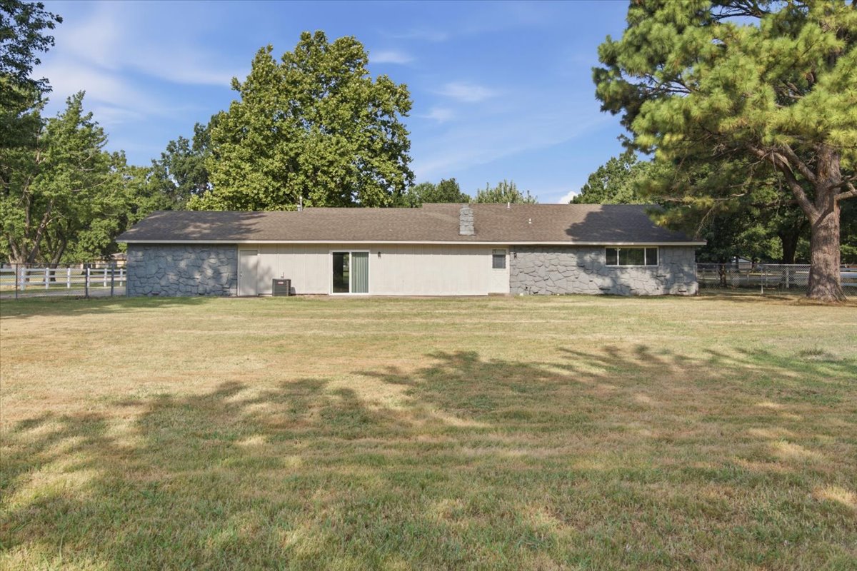 9319 S Highland Drive Property Photo 29