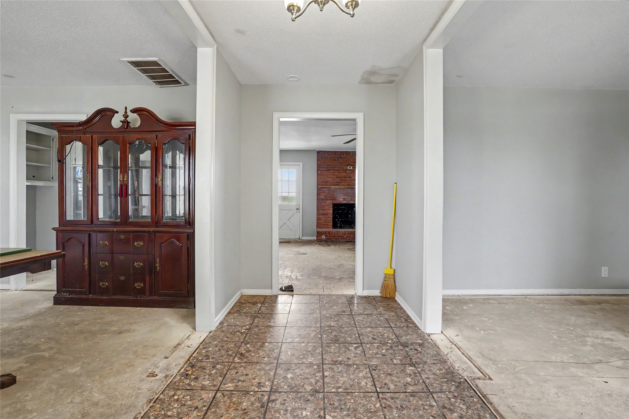 5303 86th Street North Property Photo 3