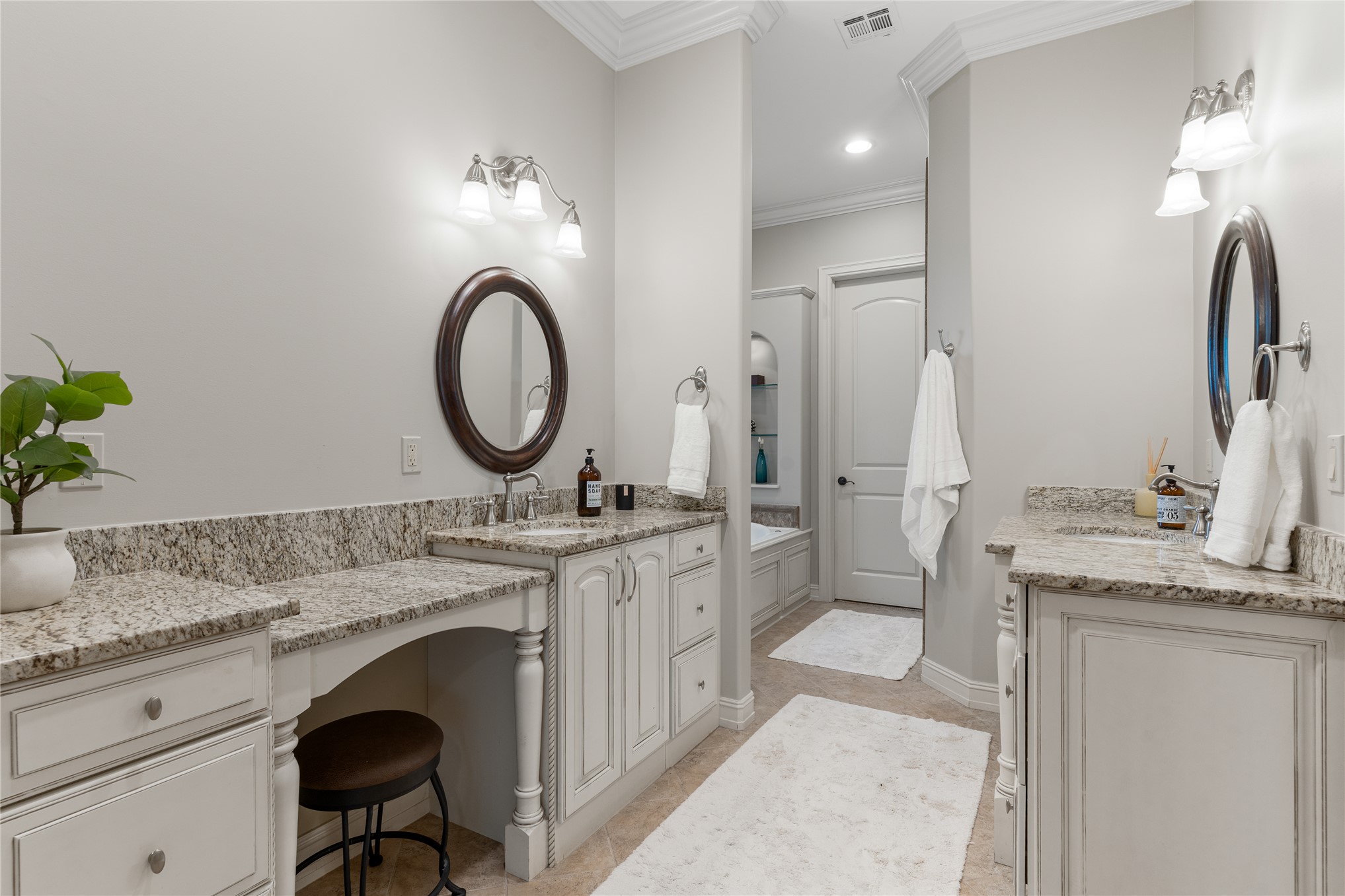 2501 S Cincinnati Avenue Property Photo 21