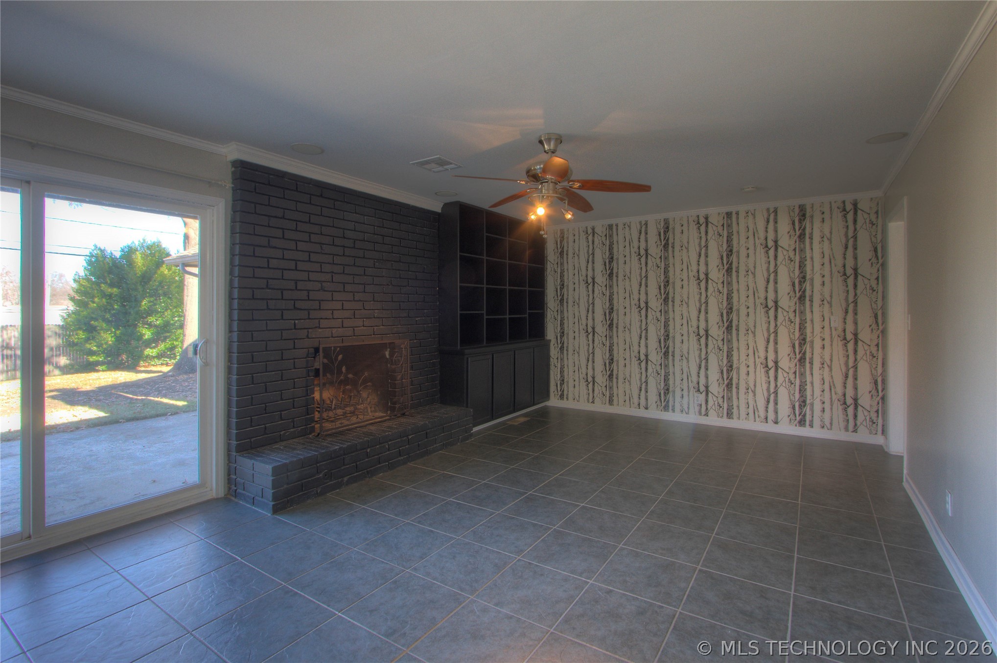 6635 E 54th Street Property Photo 2