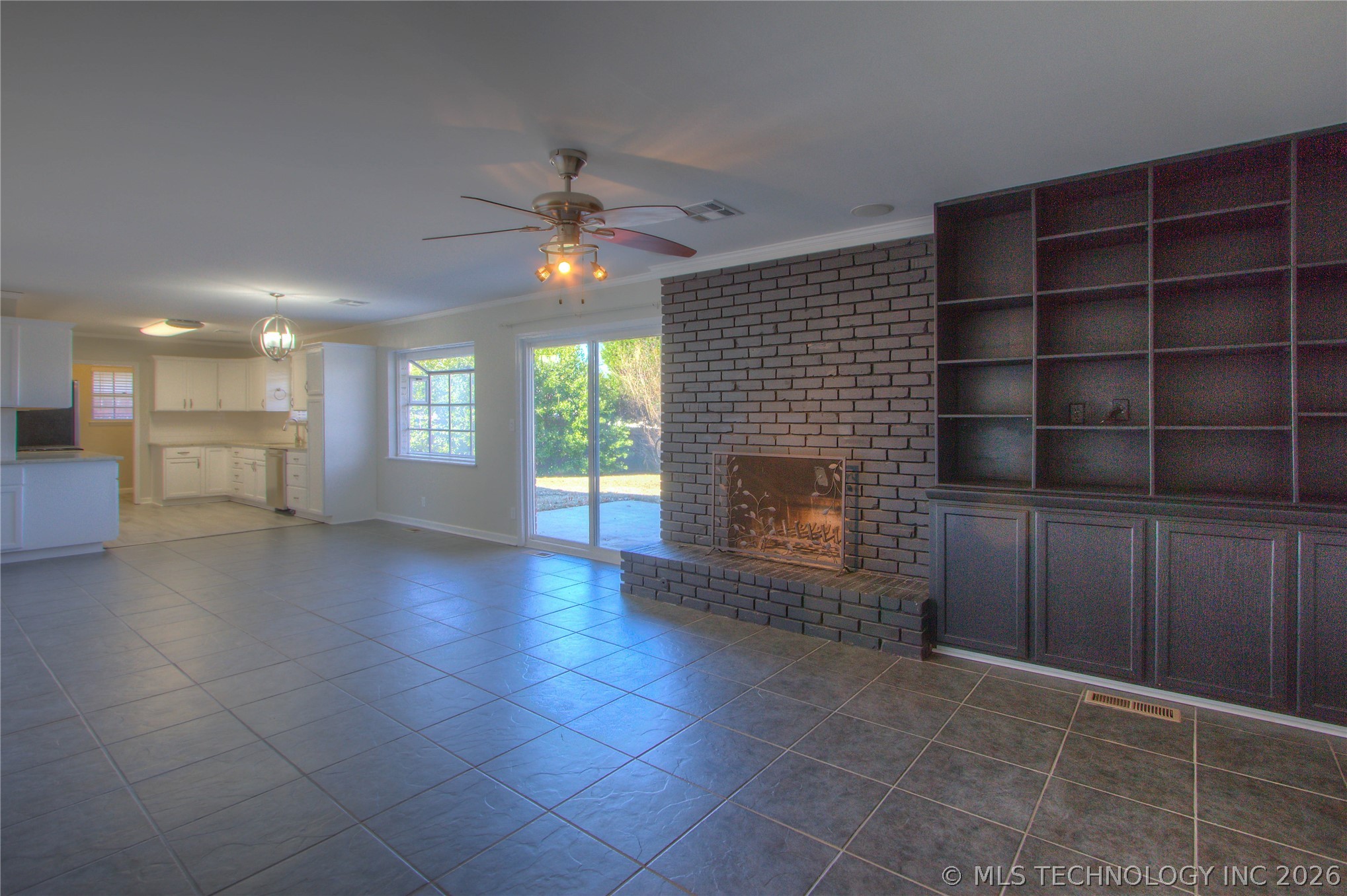6635 E 54th Street Property Photo 3