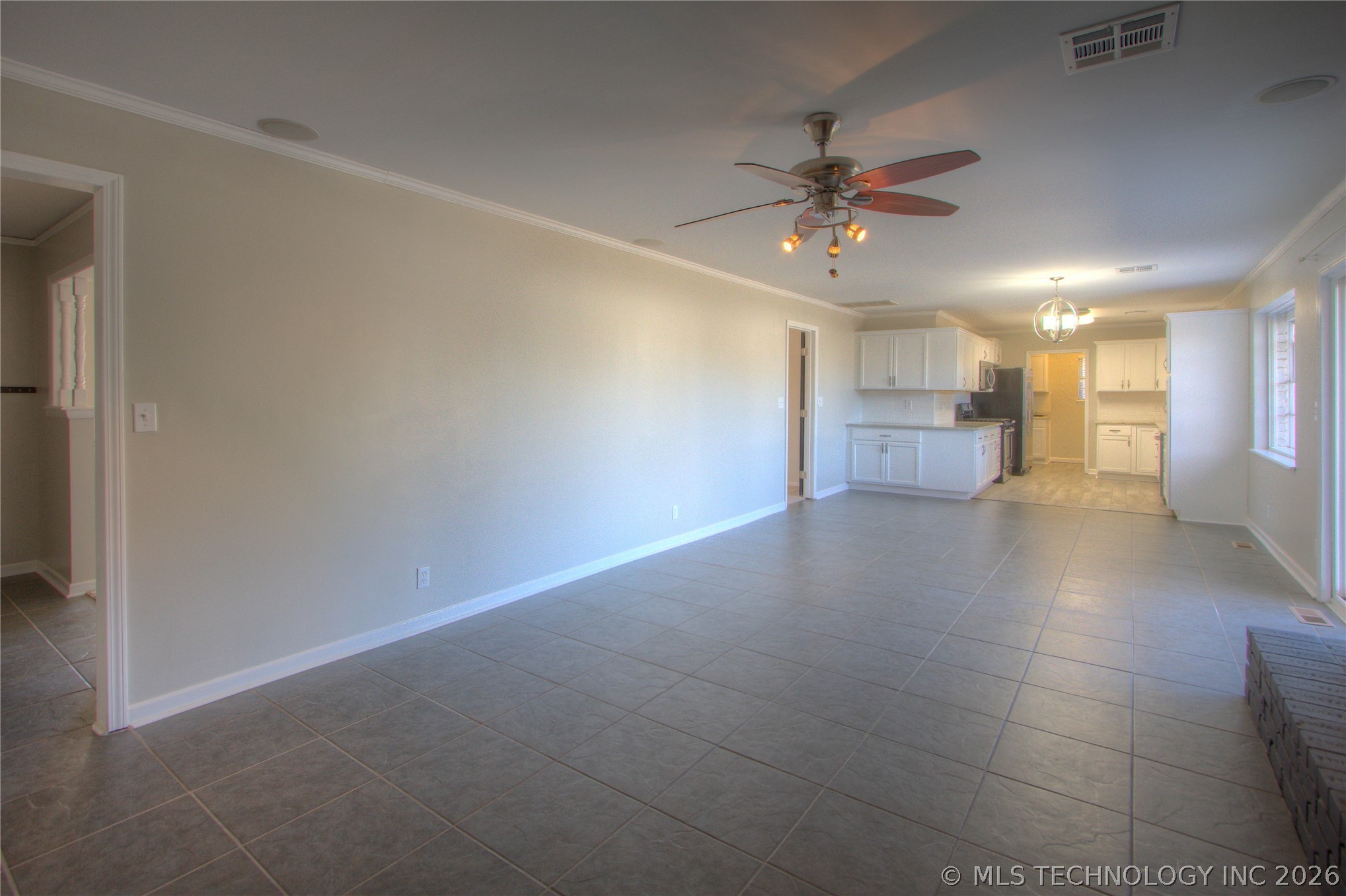 6635 E 54th Street Property Photo 4
