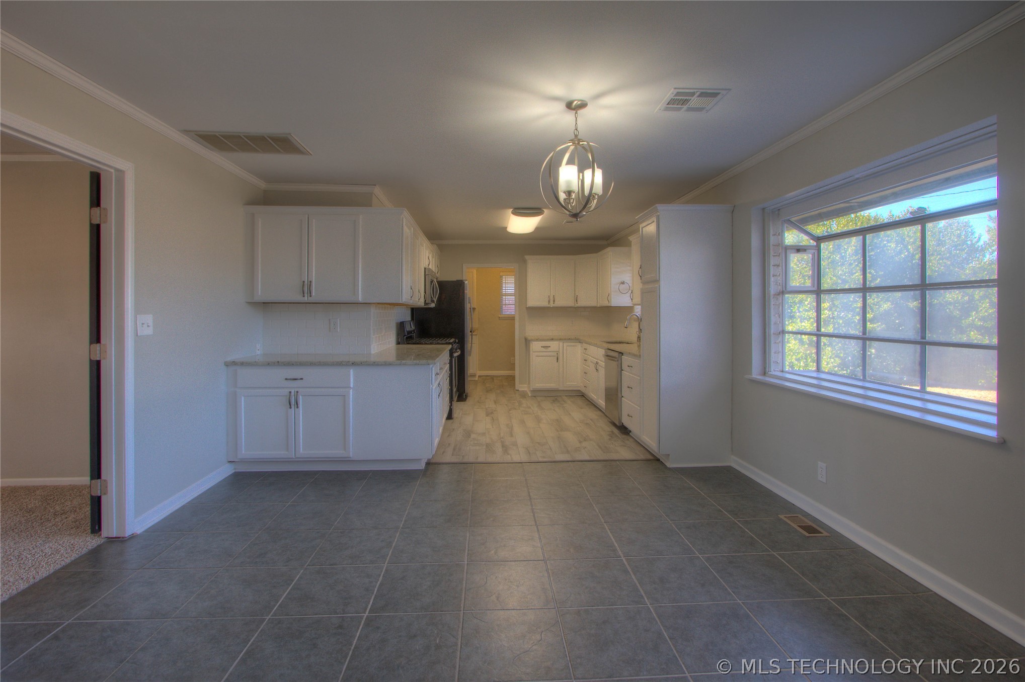 6635 E 54th Street Property Photo 5
