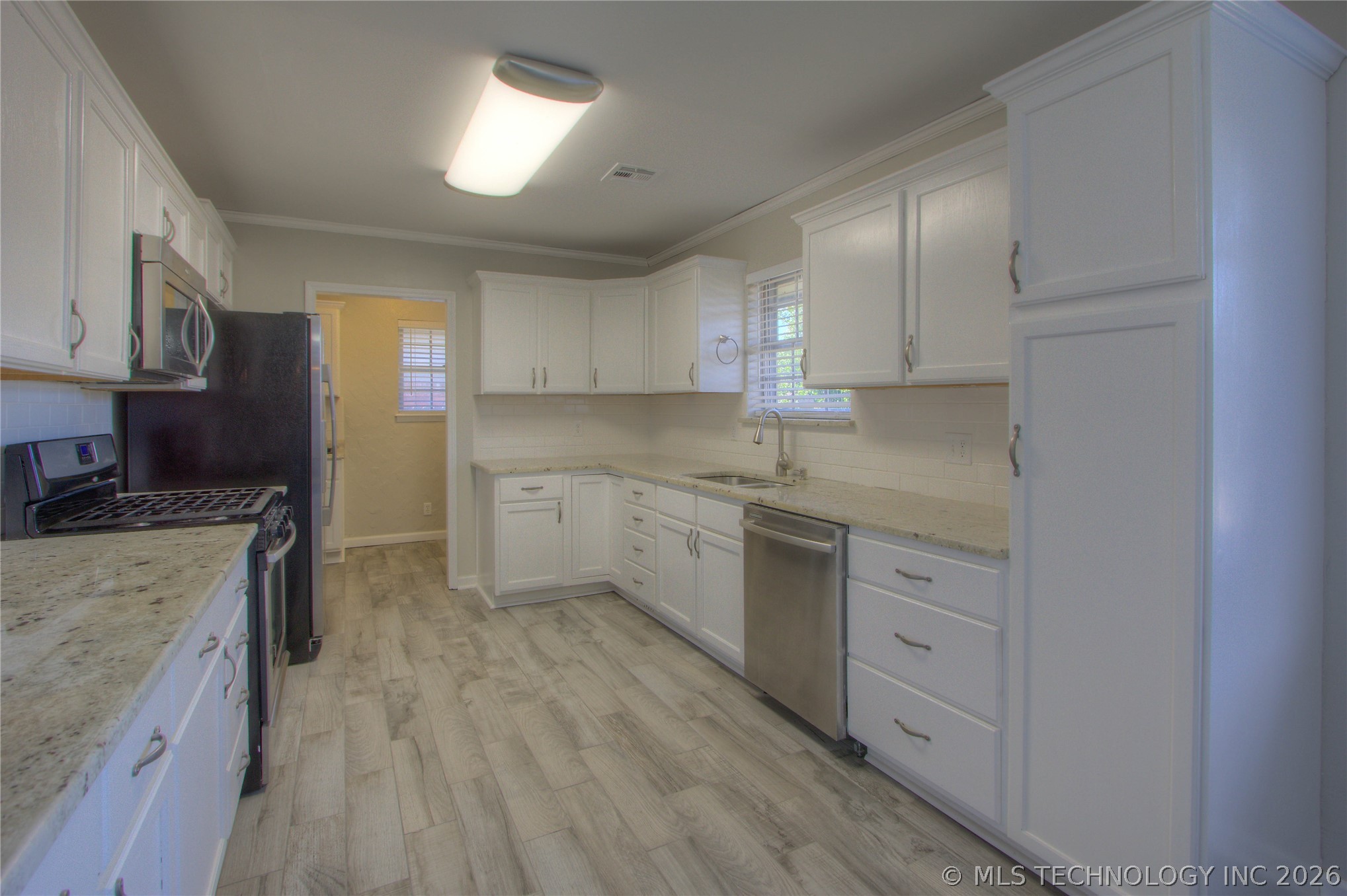 6635 E 54th Street Property Photo 6