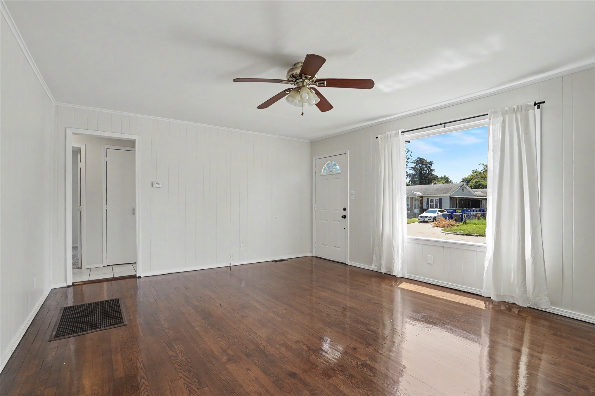 4951 W 1st Street Property Photo 5