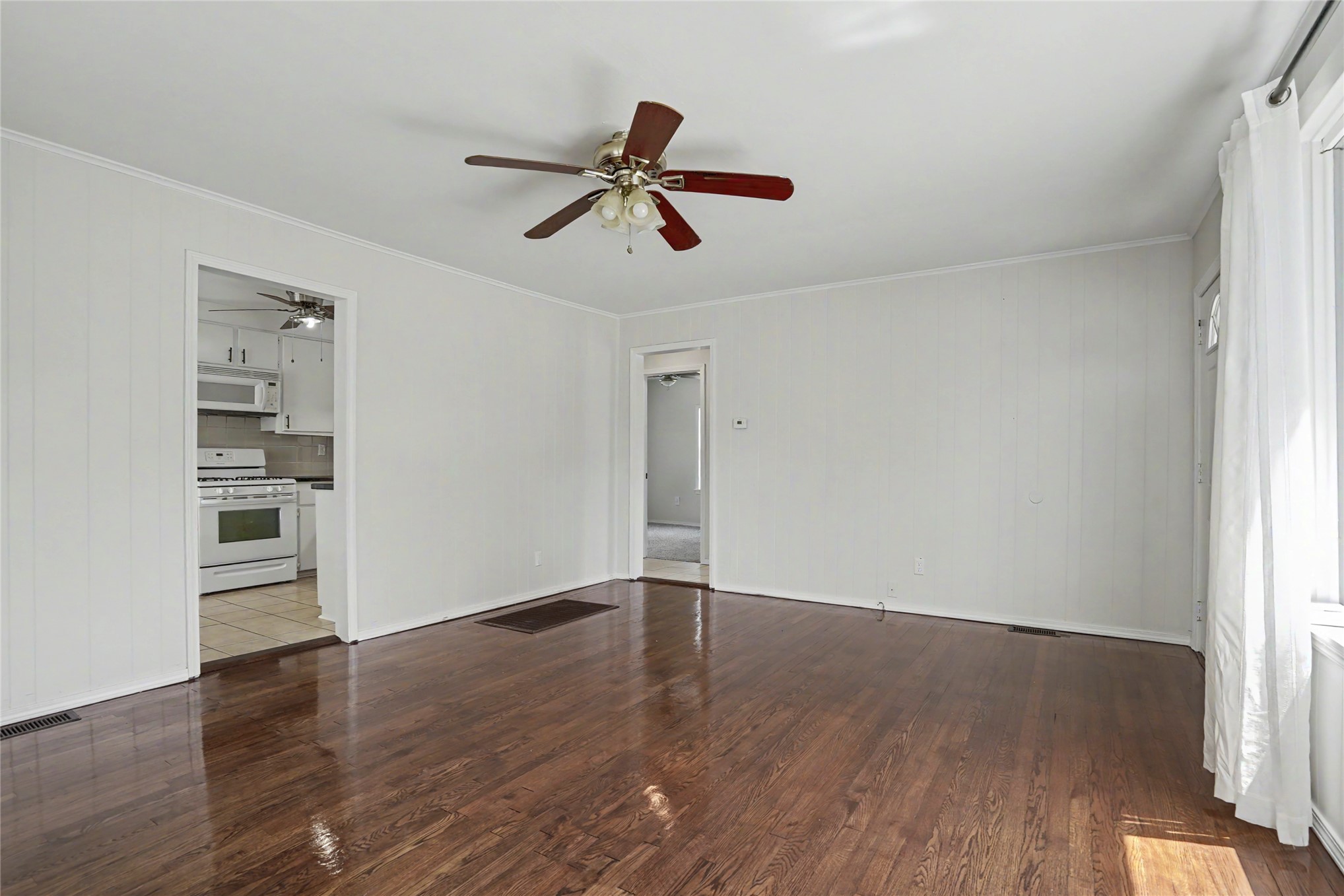 4951 W 1st Street Property Photo 6