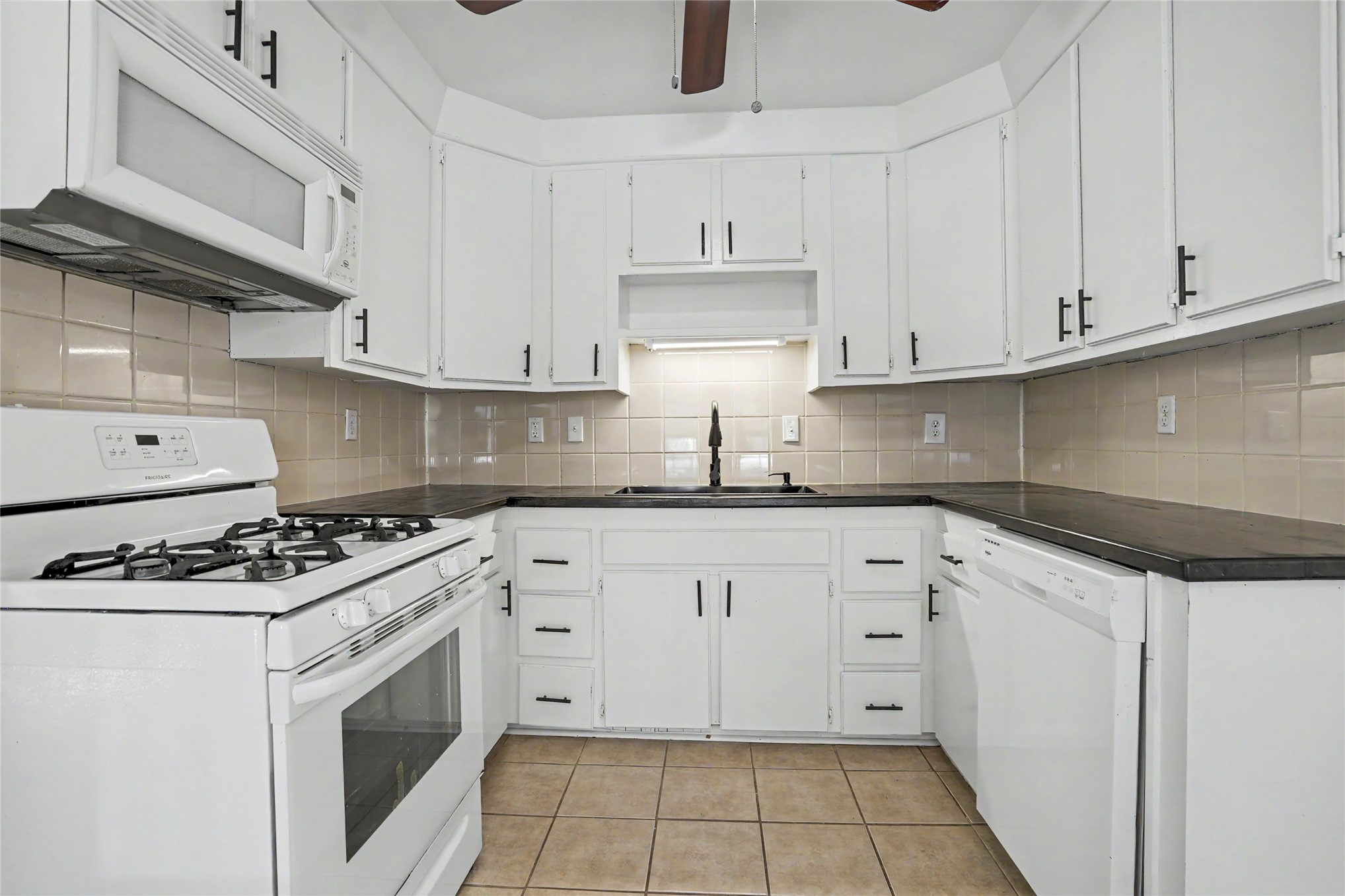 4951 W 1st Street Property Photo 8