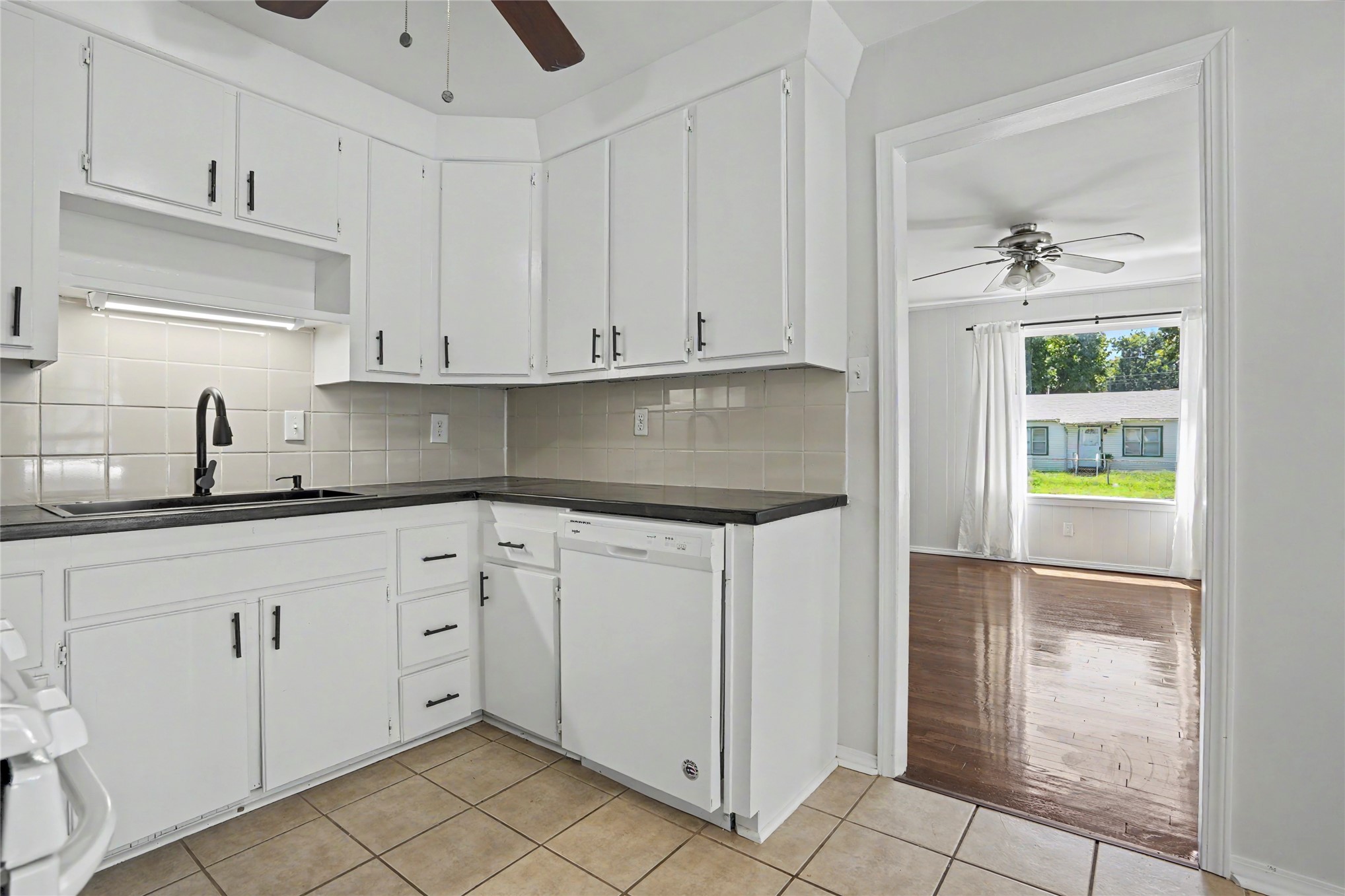 4951 W 1st Street Property Photo 9