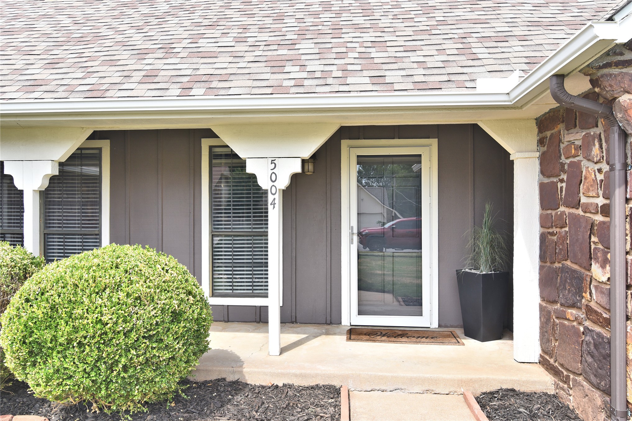 5004 S Spruce Drive Property Photo 3