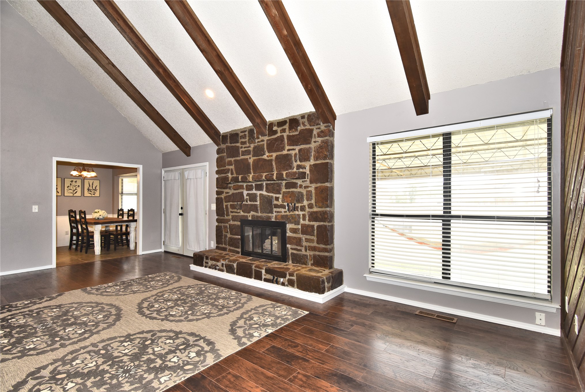 5004 S Spruce Drive Property Photo 4