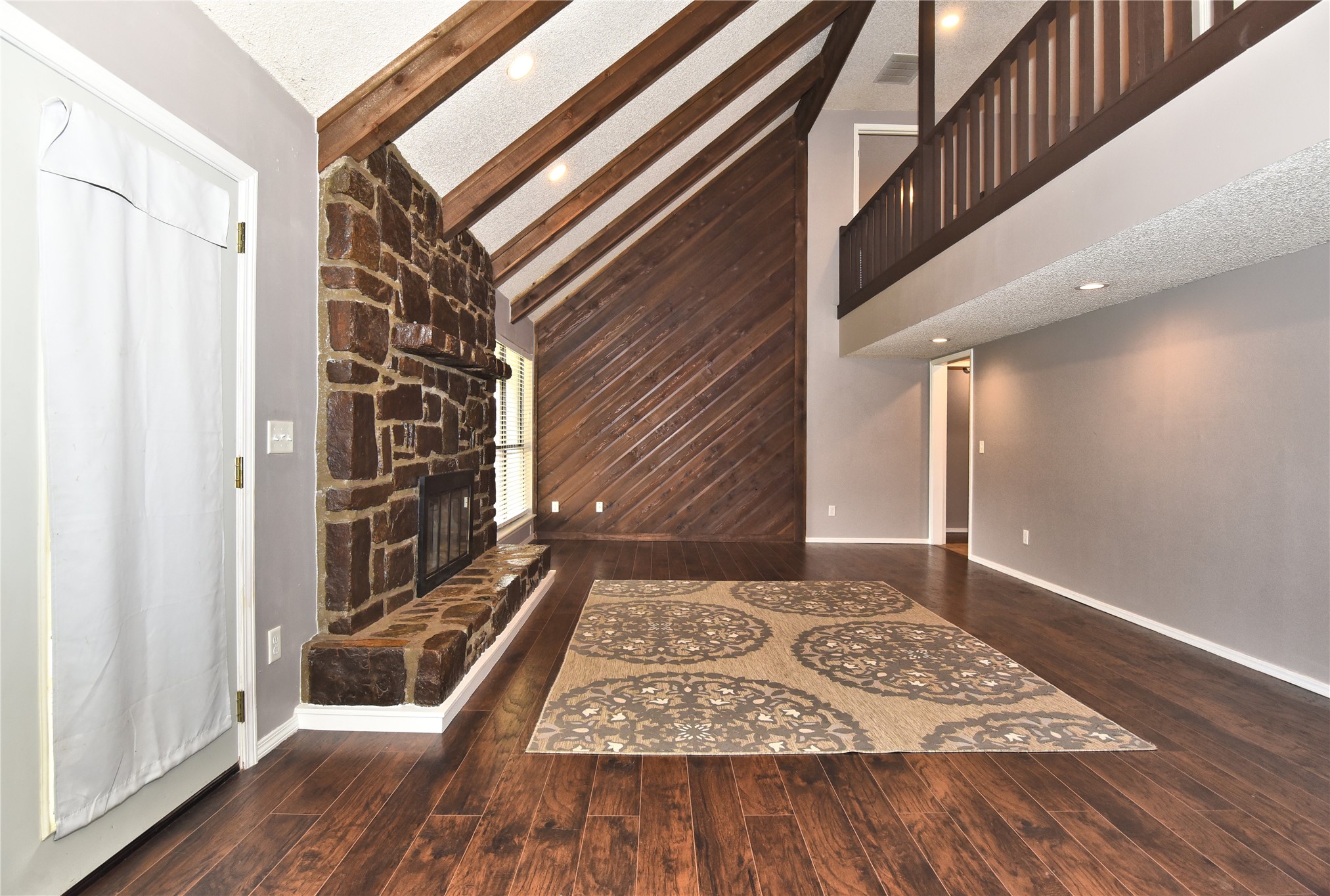 5004 S Spruce Drive Property Photo 6