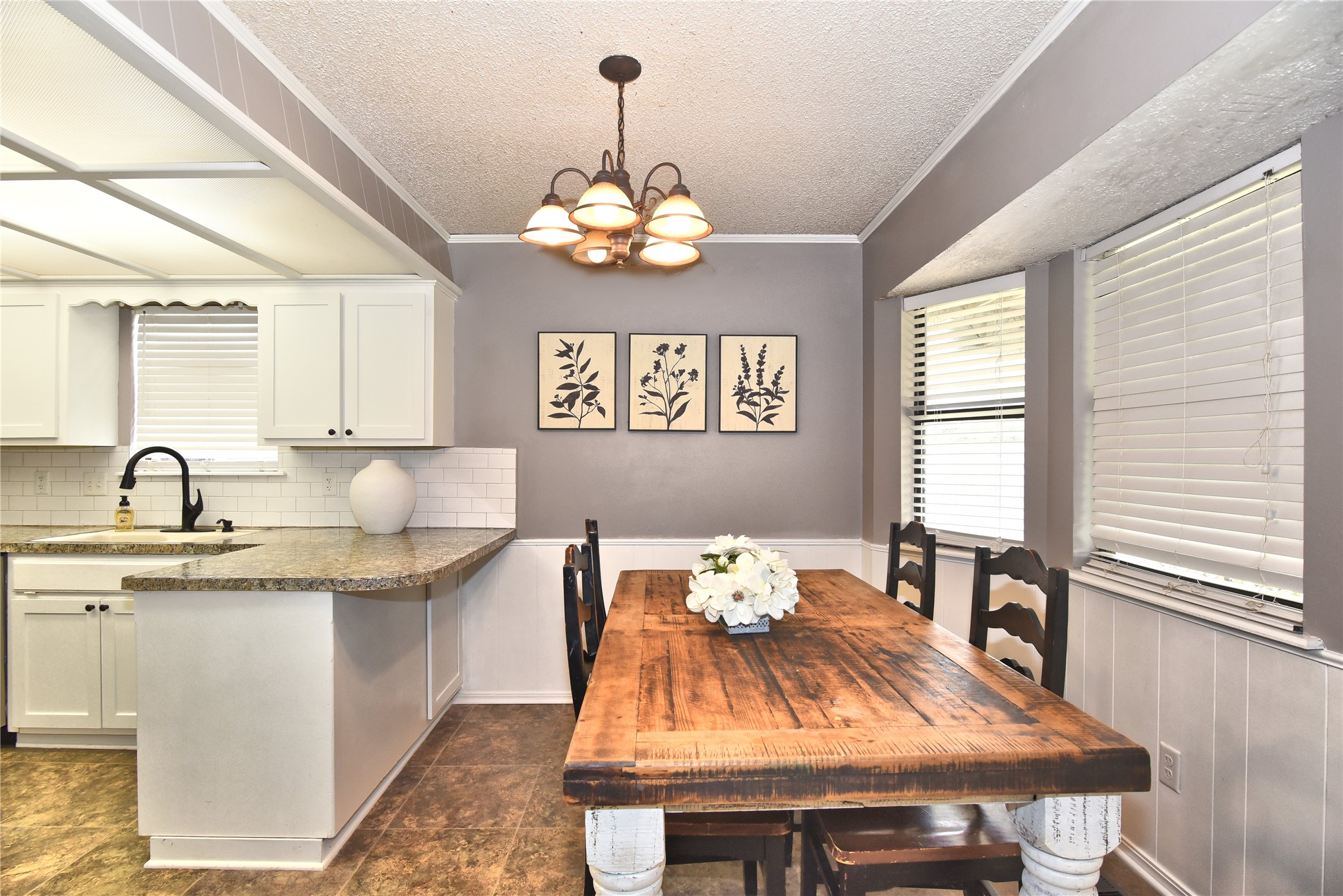 5004 S Spruce Drive Property Photo 7