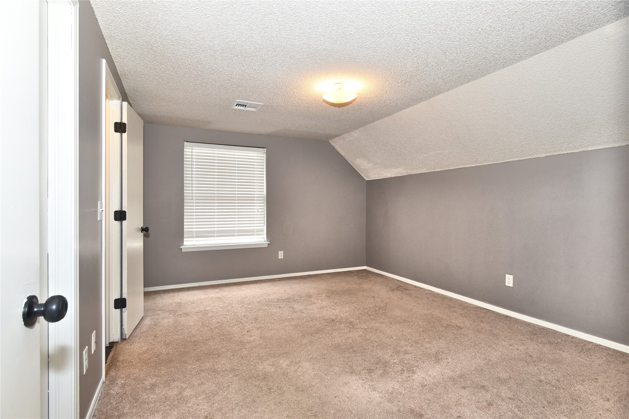 5004 S Spruce Drive Property Photo 16