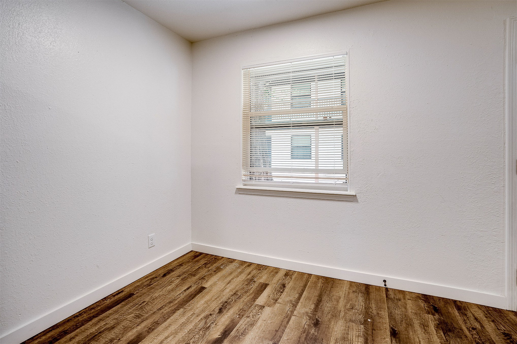 1150 S Quaker Avenue Property Photo 37