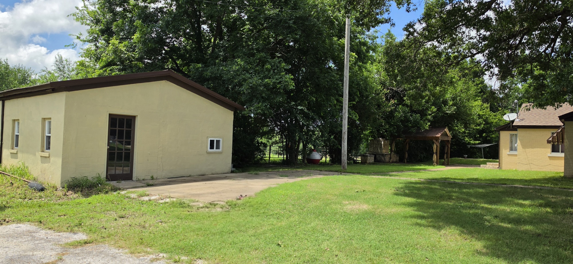407 S Adams Street N Property Photo 3