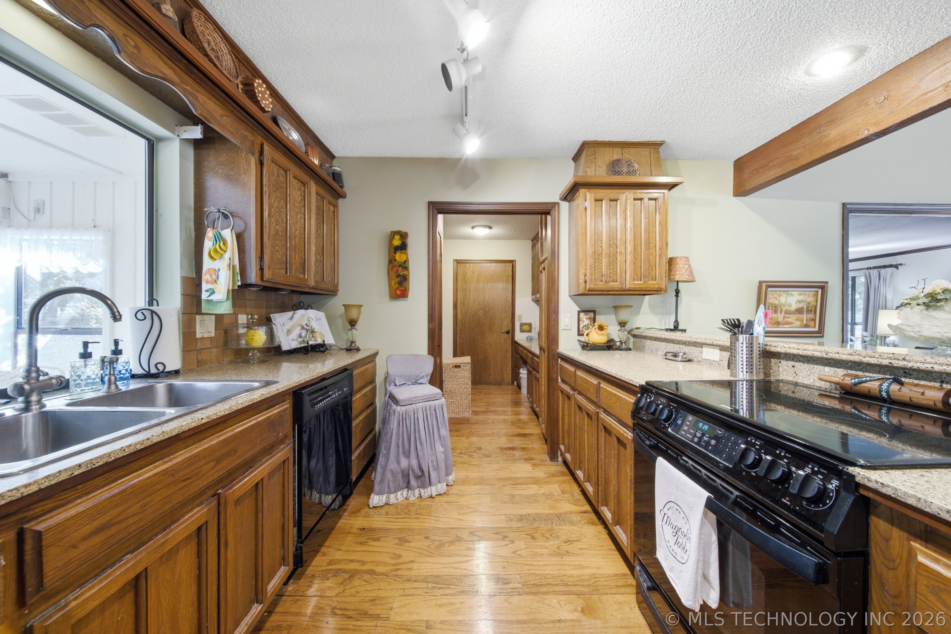 11560 S 252nd East Avenue Property Photo 12