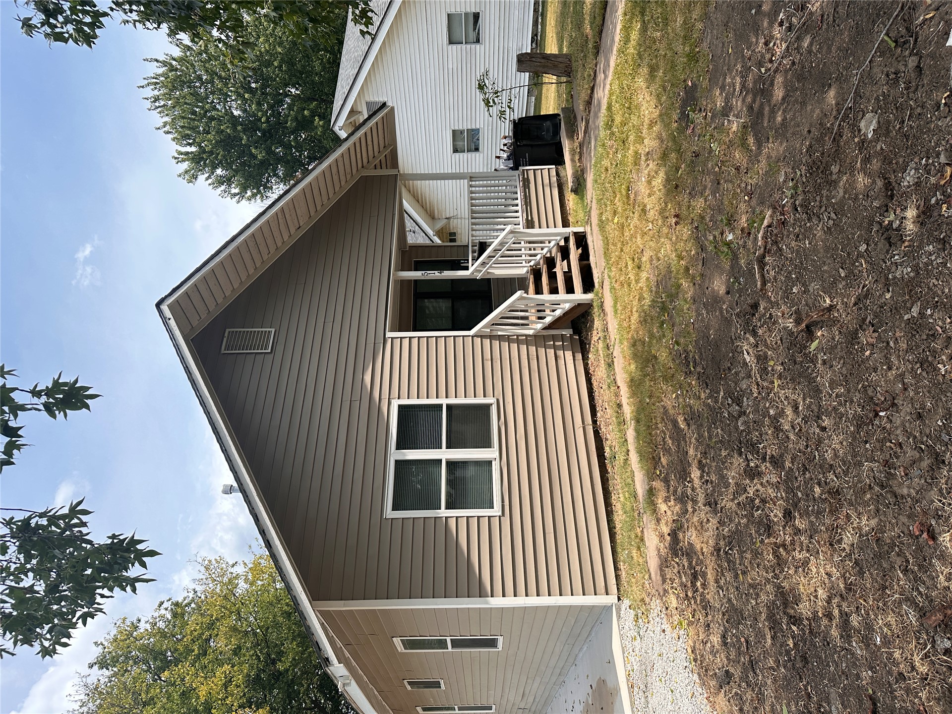 514 E 9th Property Photo 2