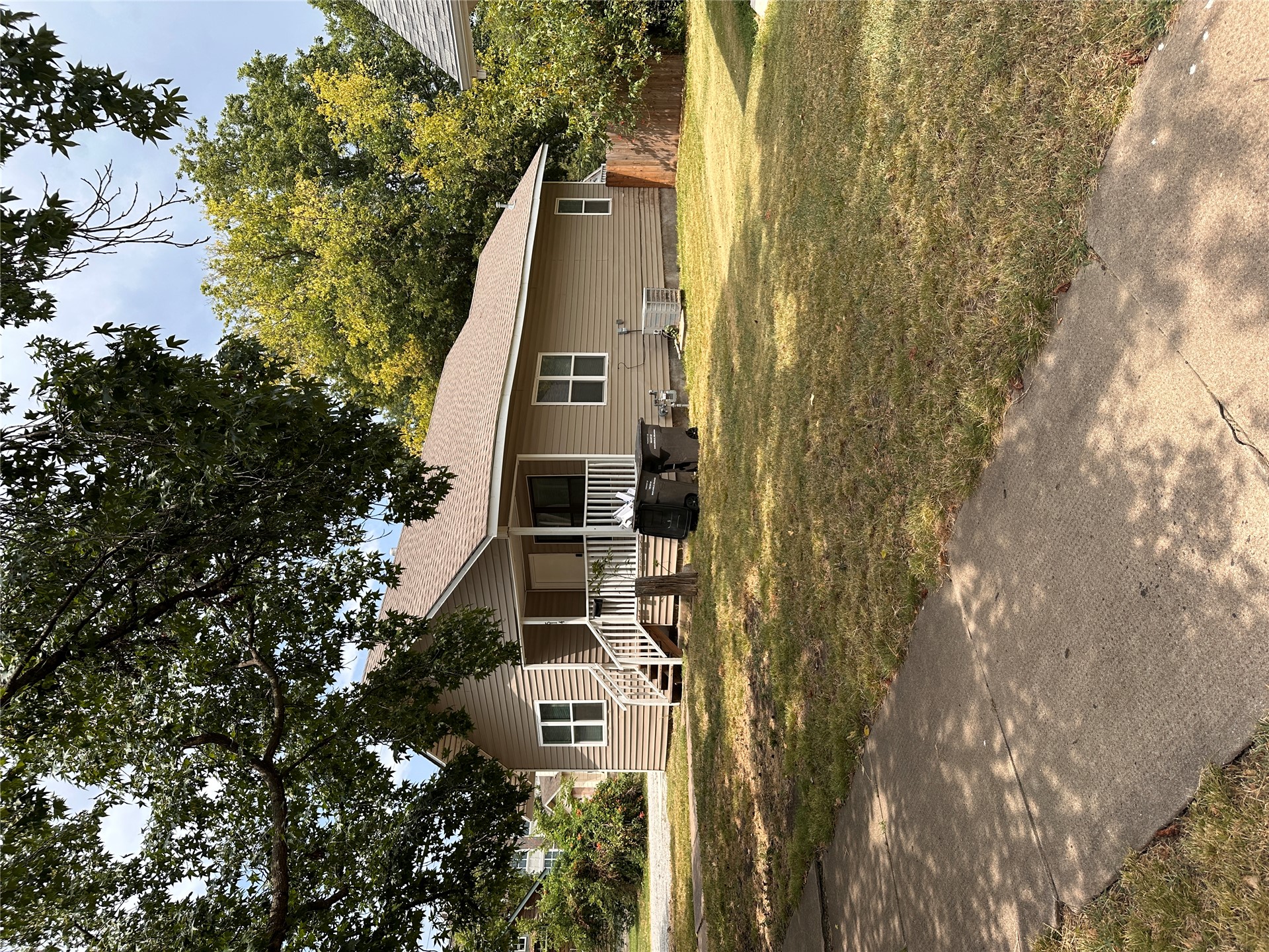 514 E 9th Property Photo 14